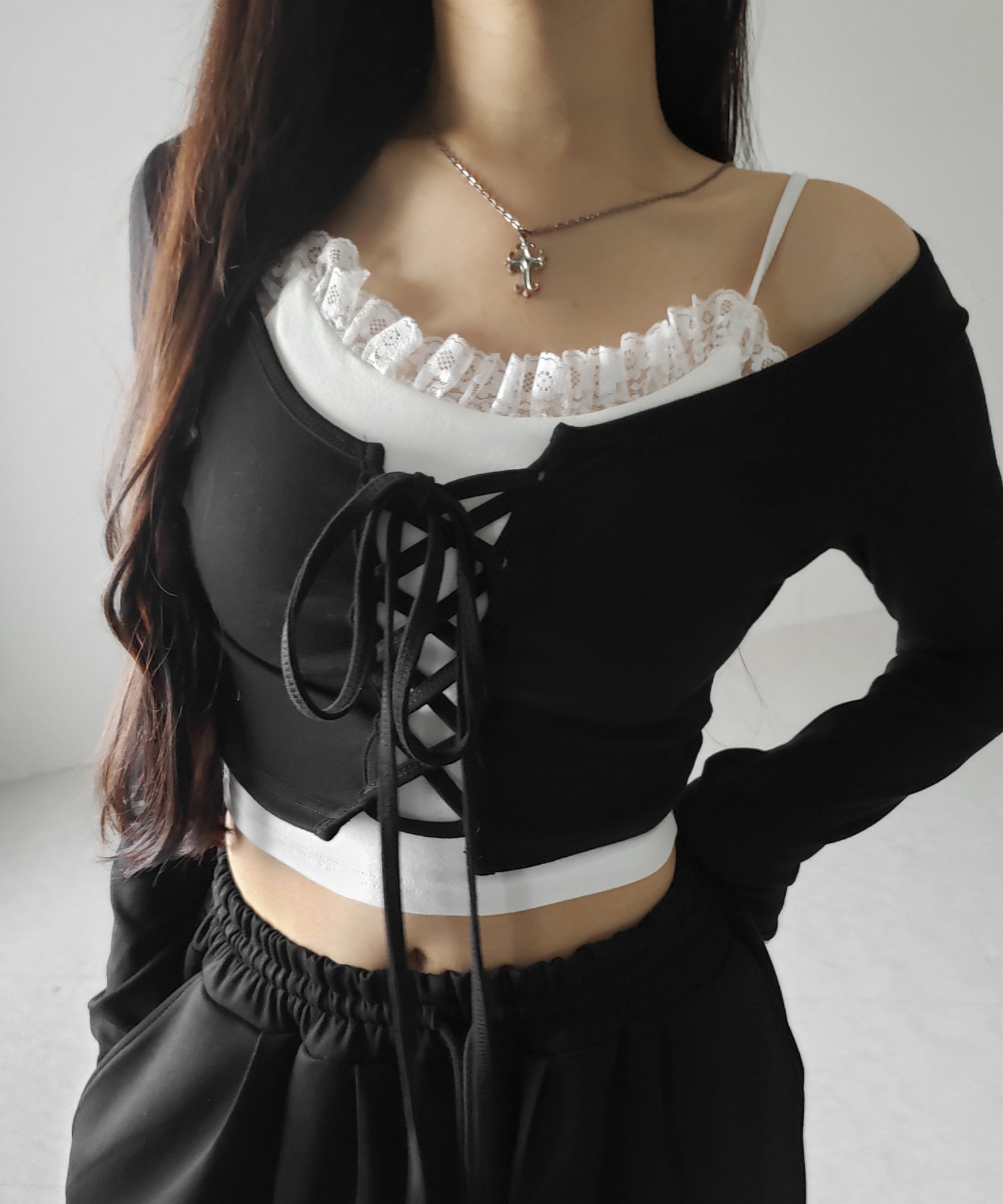 【 新色ピンクが追加!/2点セット 】レースアップリボンショートトップス + レースキャミ SET / lace up ribbon short tops + lace cami SET