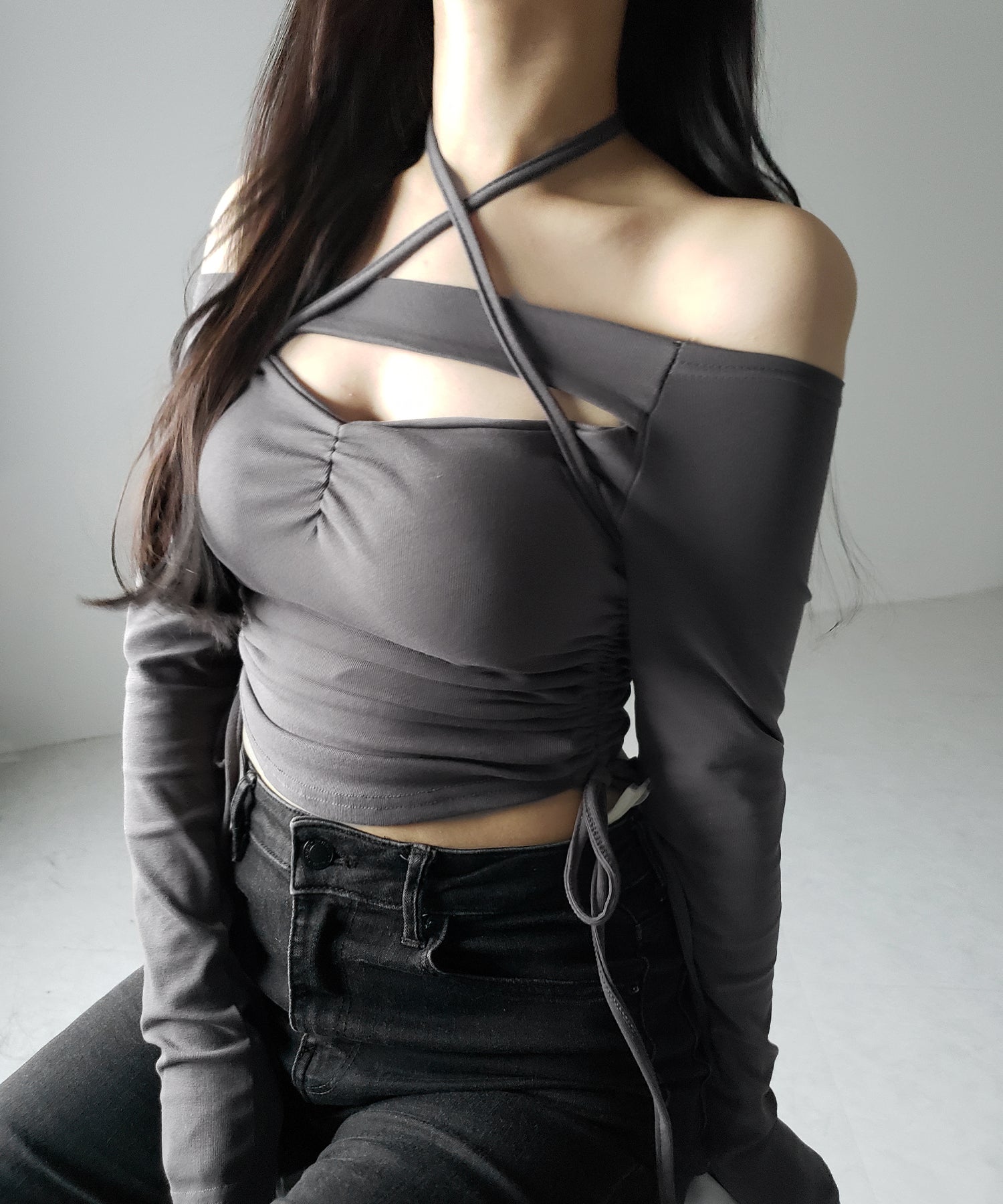【 新色ピンク追加! / 2WAY 】クロスストラップリボンカットアウトオフショルトップス / cross strap ribbon cutout offshoulder tops