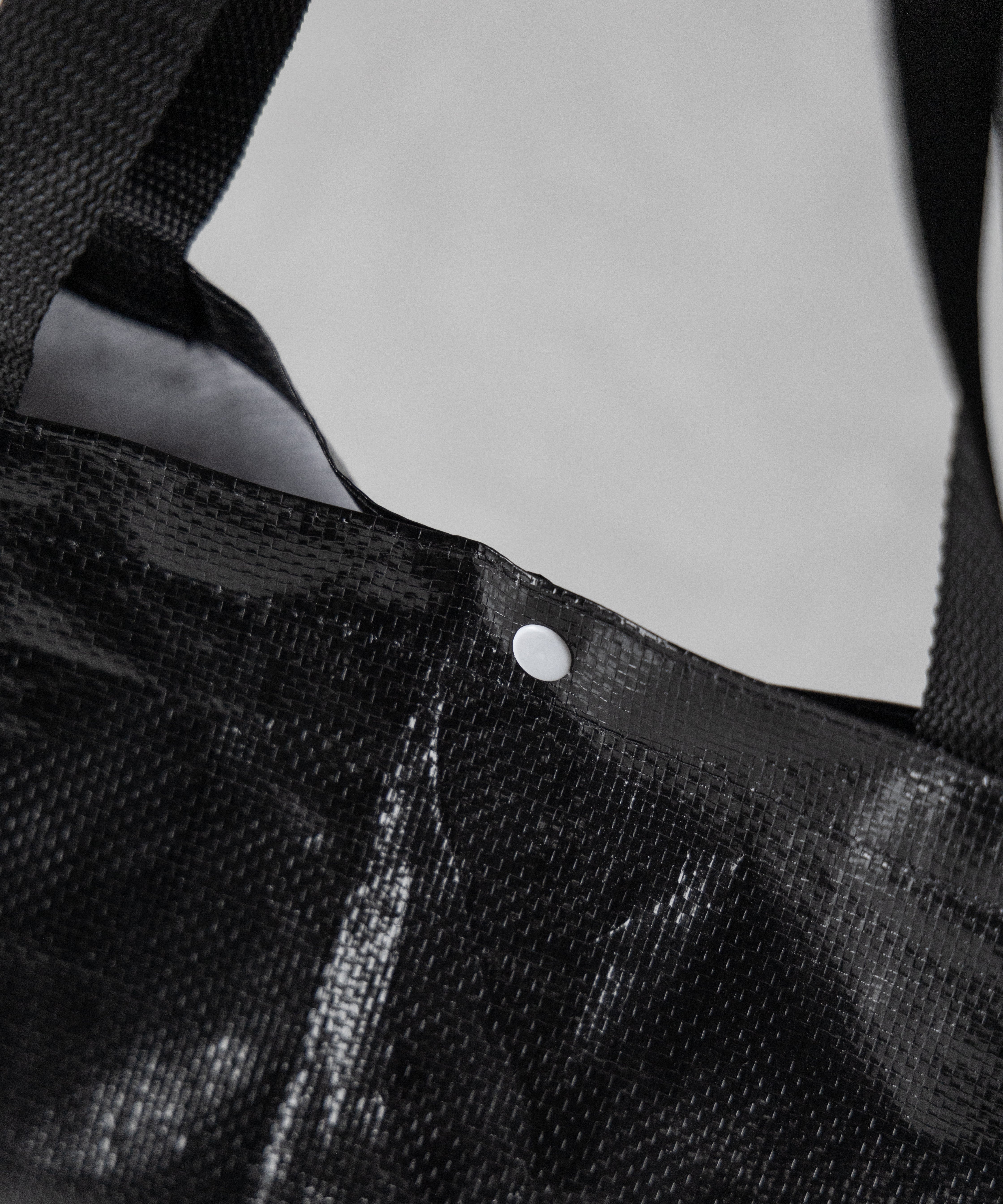 LOGO TARPAULIN SHOPPER BAG BLACK / ロゴターポリンショッパーバッグブラック