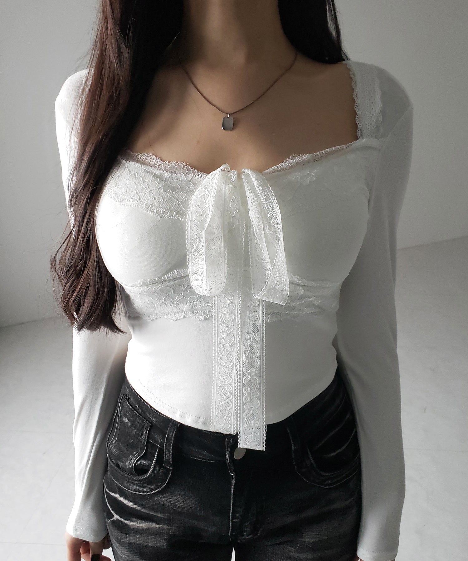 【 2color / 2WAY 】クロスネックレースリボンスクエアカットソートップス / cross neck lace ribbon square cutsaw tops