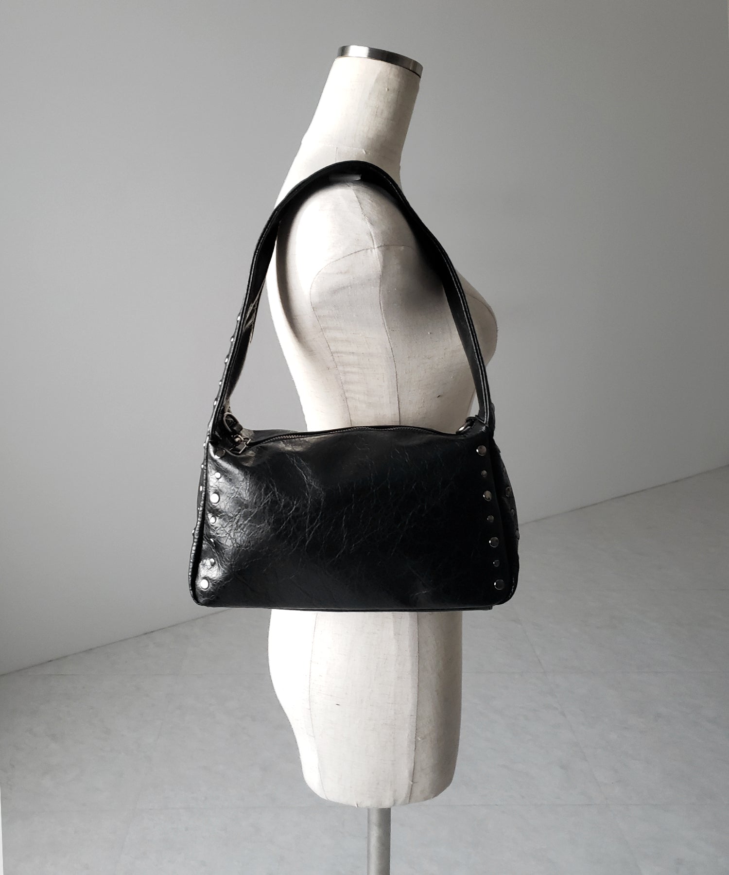 スタッズデザインスクエアショルダーバッグ / stud design square shoulder bag