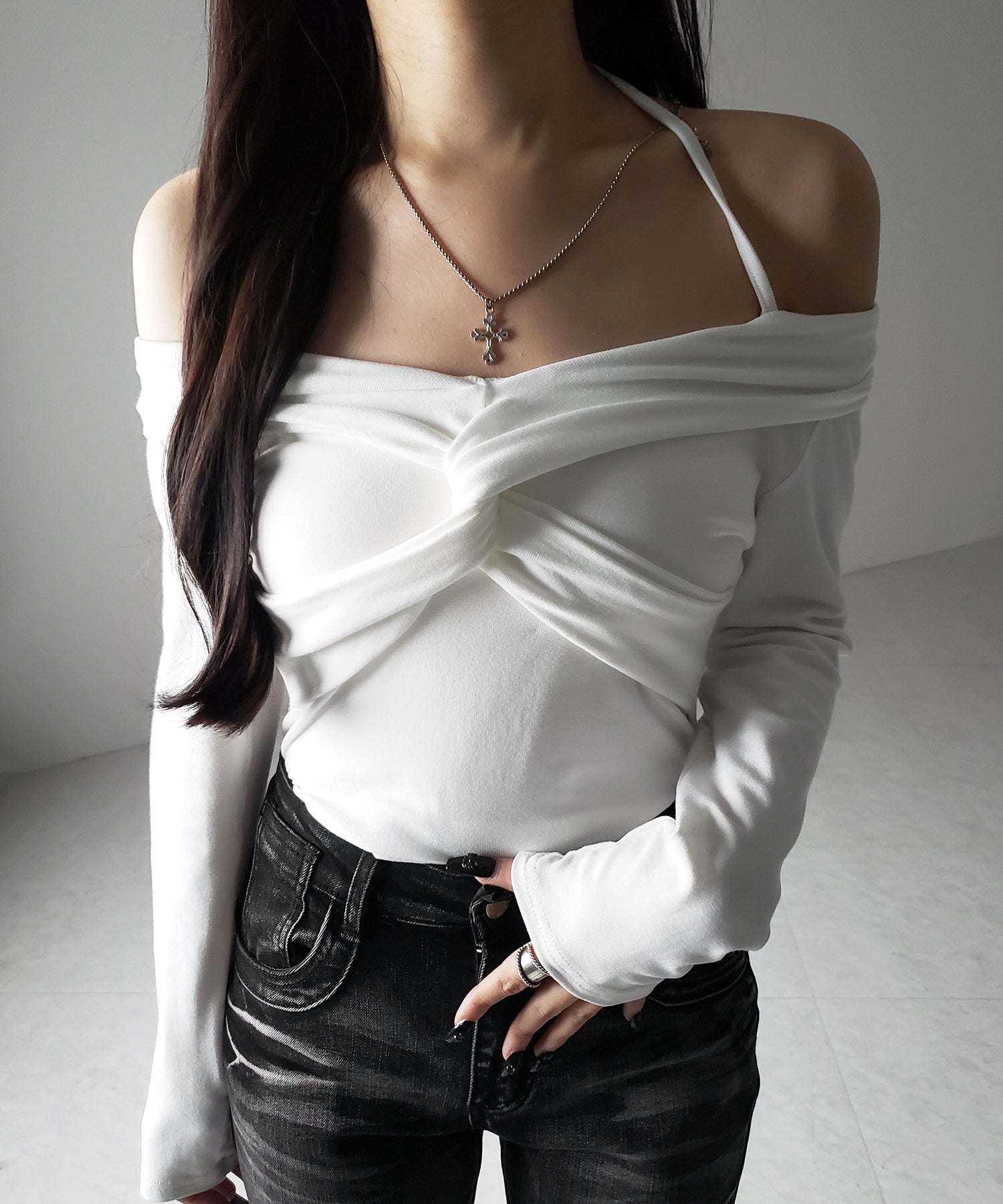 【 2color 】クロスギャザーオフショルカットソートップス / cross gather off shoulder cutsew tops