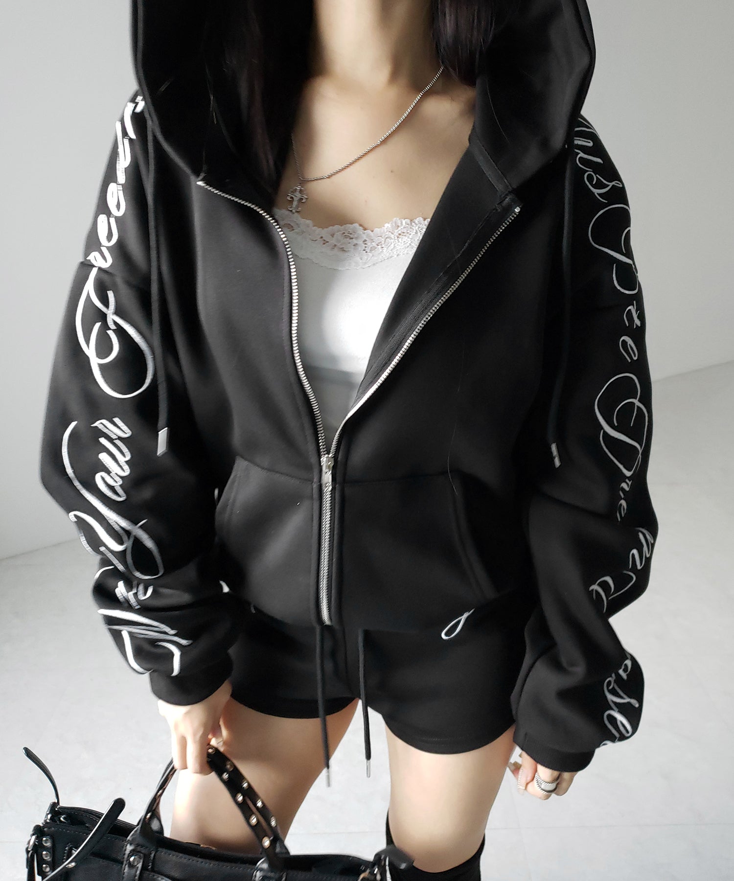 【 セットアップ 】レタリングロゴ刺繍ジップアップパーカー&ショートパンツ / lettering logo embroidery zip-up hoodie & short pants SETUP