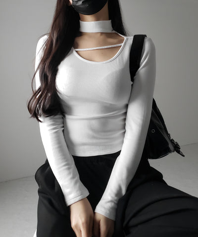 【 裏起毛 】チョーカーナナメストラップシャーリングトップス / choker naname strap shirring tops