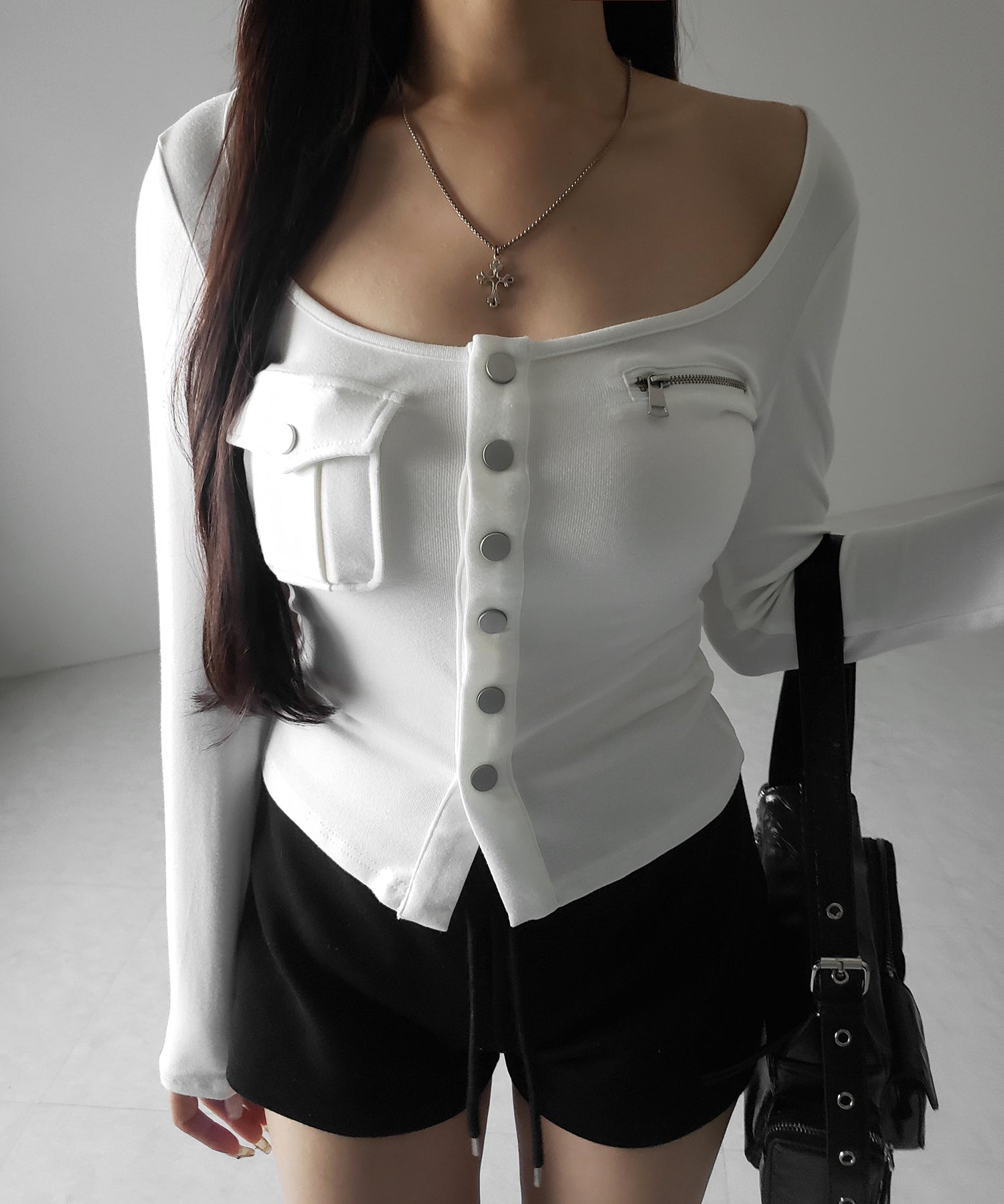 アウトポケットスクエアネック長袖スリムTシャツ /Out pocket square neck long sleeve slim T-shirt