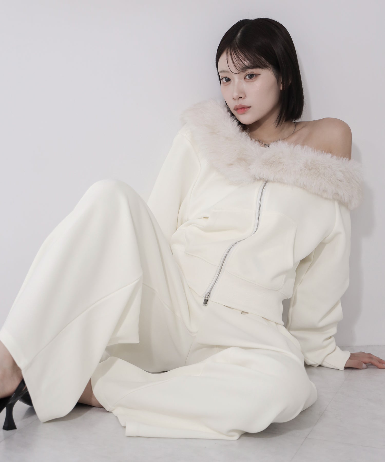 【 セットアップ 】ファーダブルジップワンショルスウェット&タックワイドスウェットパンツ / Fur double-zip one-shoulder sweatshirt & tuck wide sweatpants SETUP