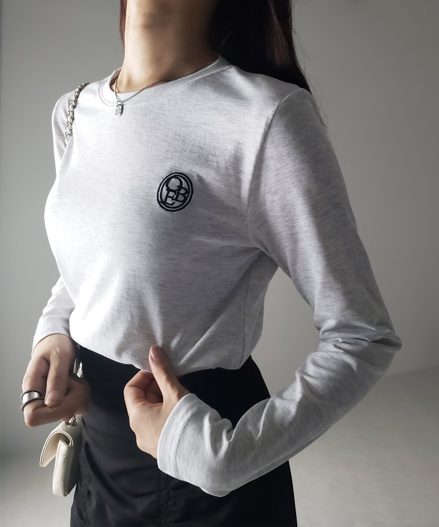 OBE刺繍 ミニロゴ長袖Tシャツ【 韓国製 】