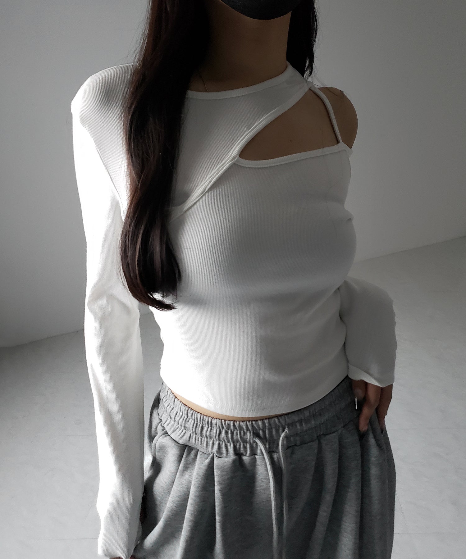 ショルダーカットアウトストラップリブトップス / shoulder cutout strap lib tops
