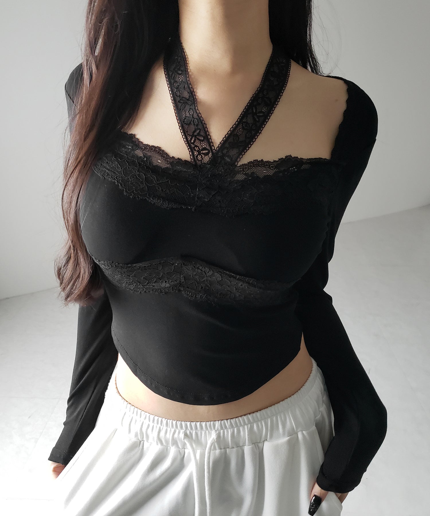 【 2color / 2WAY 】クロスネックレースリボンスクエアカットソートップス / cross neck lace ribbon square cutsaw tops