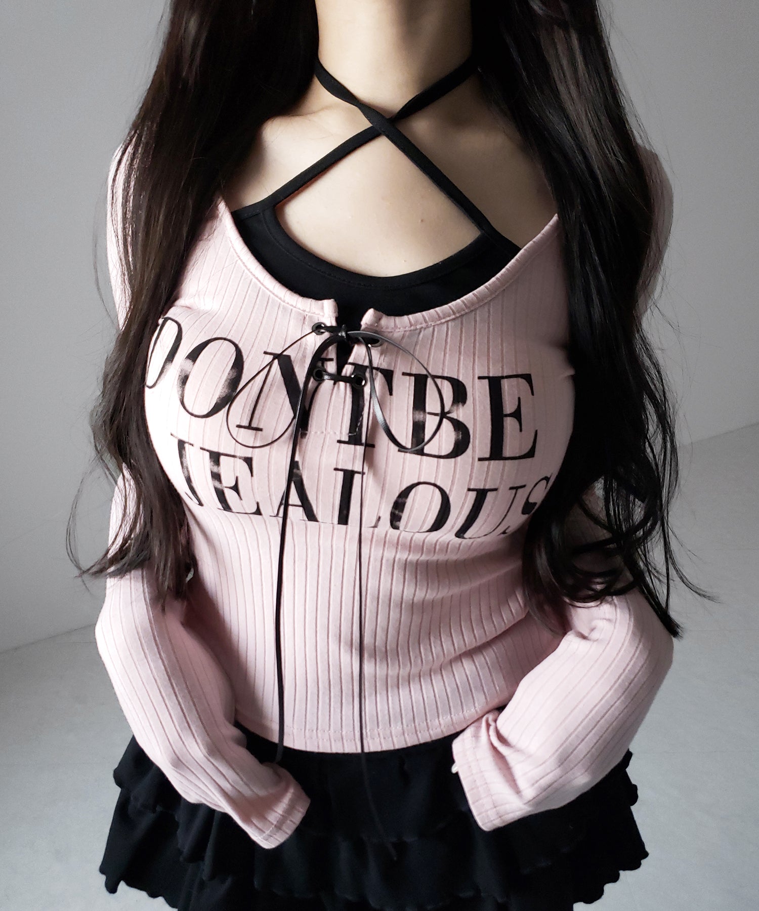 【 クロスネックにできる2WAY 】レースアップフェイクレイヤードロゴカットソートップス / laceup fake layered logo cutsew tops