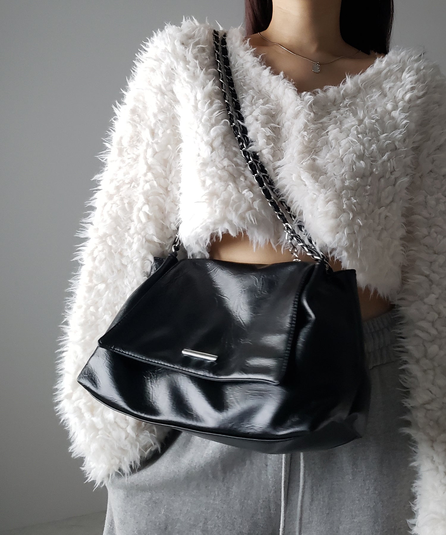チェーンフェイクレザーフラップショルダーバッグ / chain fake leather flap shoulder bag