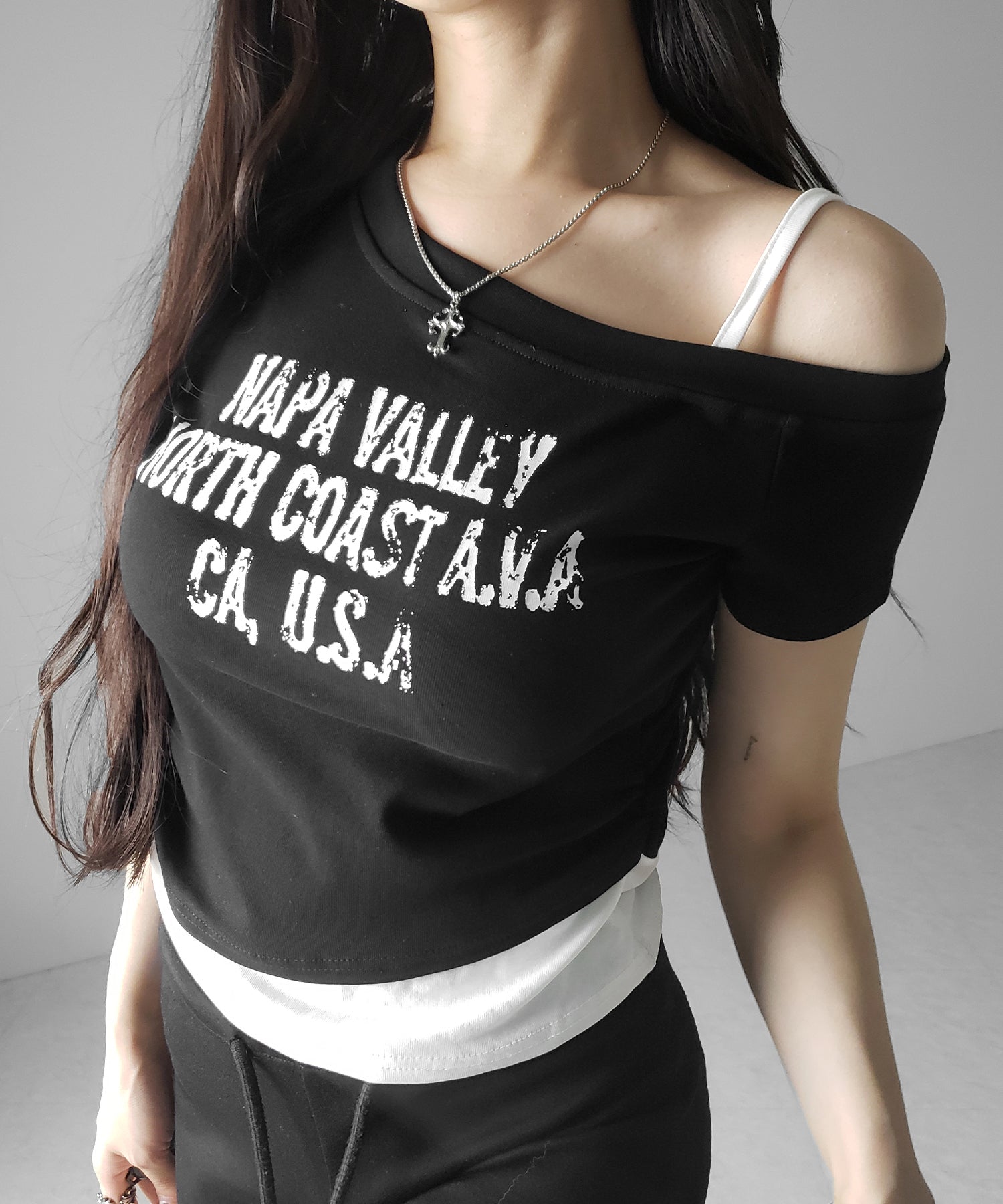 ヴィンテージロゴワンショルレイヤードTシャツ / vintage logo one-shoulder layered T-shirt