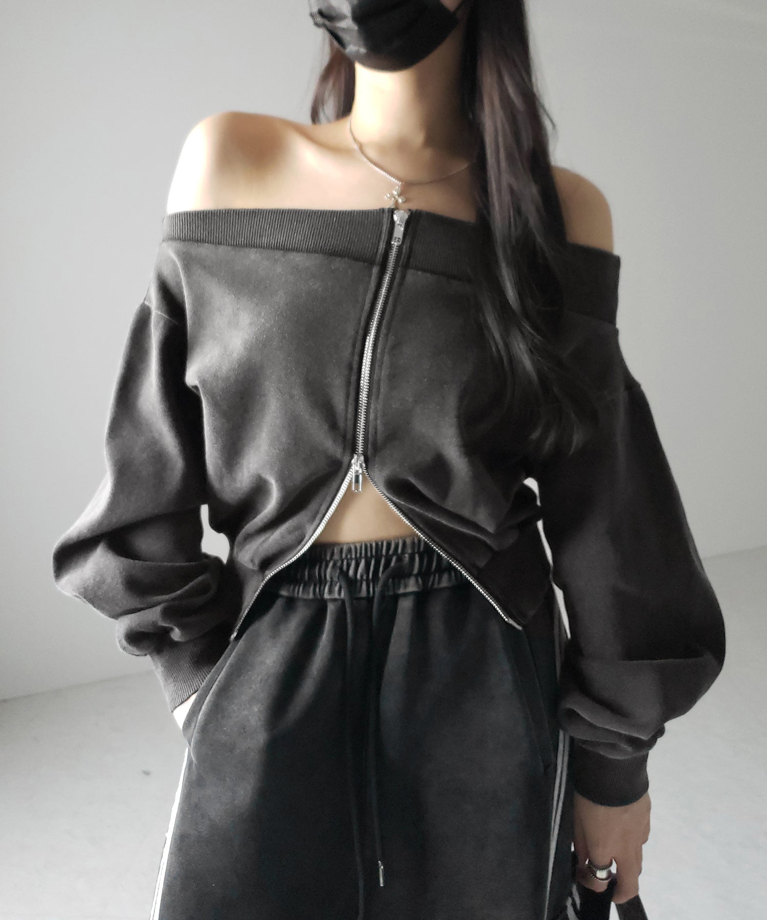 【 2color 】ダブルジップピグメントオフショルスウェットトップス / double zip pigment off shoulder sweat tops