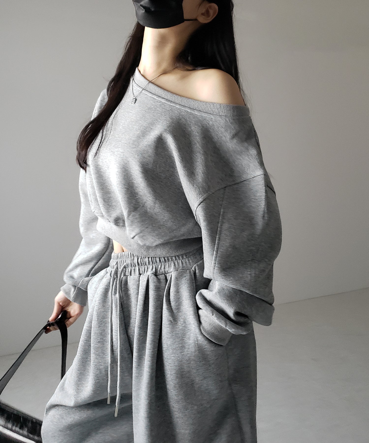 【 セットアップ 】ワンショルダーショートスウェットトップス + タックワイドパンツ SET / off shoulder short sweat tops & tack wide pants SET