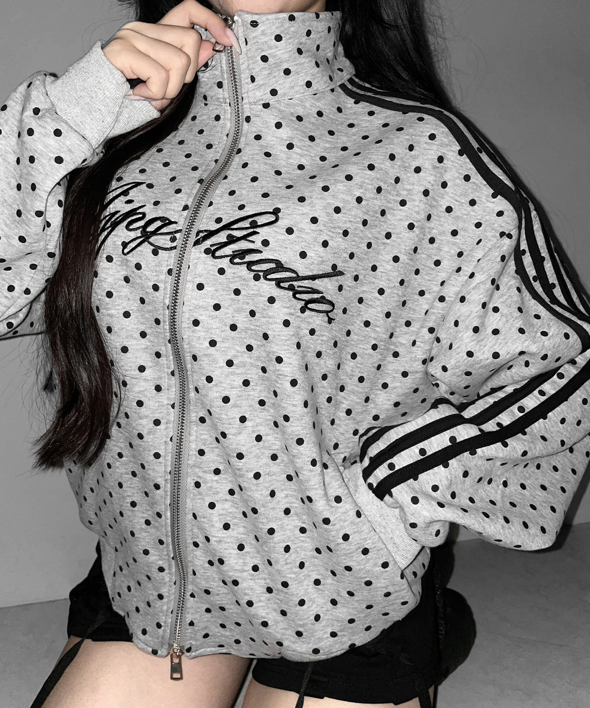 レタリングロゴ刺繍ドットラインオーバースウェットブルゾン / lettering logo embroidery dot line over sweat blouson