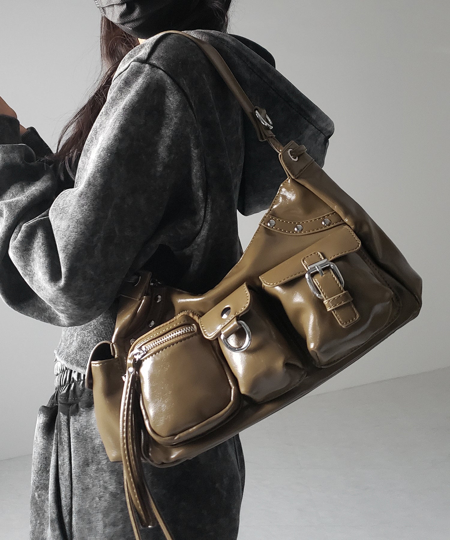【 ショルダーにできる2WAY 】 4アウトポケットワンハンドルショルダーバッグ / 4 outpocket onehandle shoulder bag