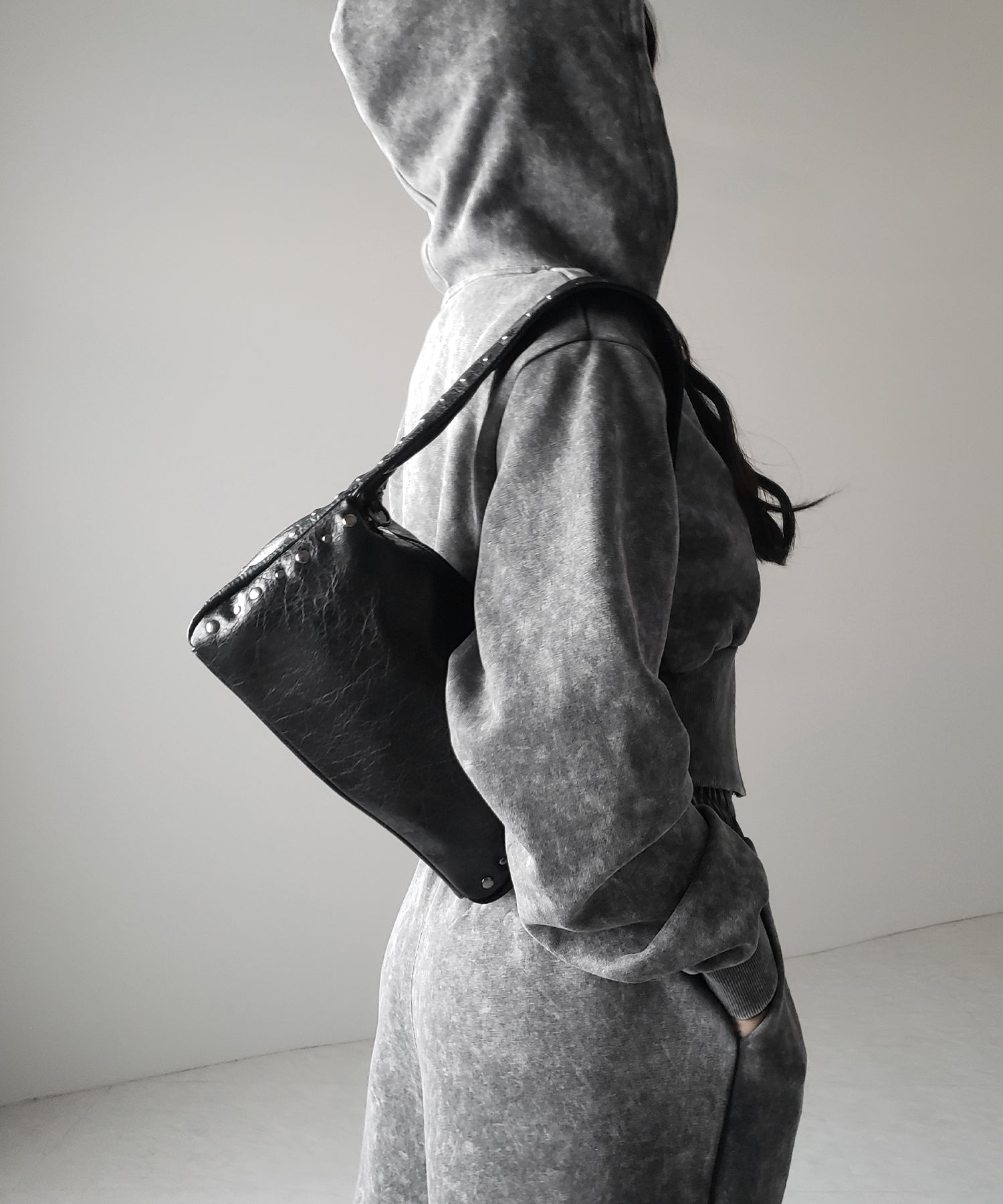 スタッズデザインスクエアショルダーバッグ / stud design square shoulder bag