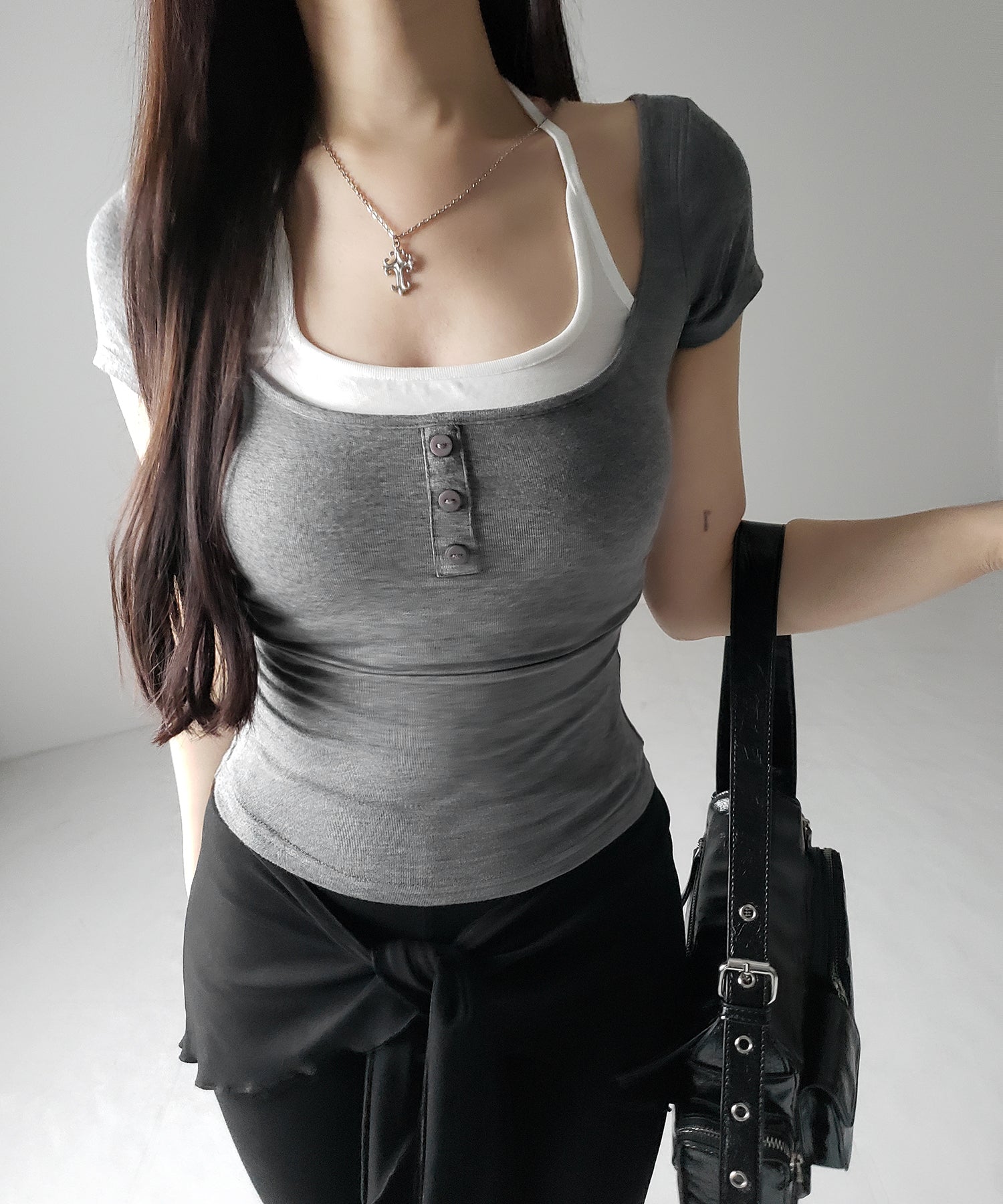 フェイクレイヤードヘンリーネック半袖チビTシャツ / fake layered henley neck short sleeve chibi T-shirt