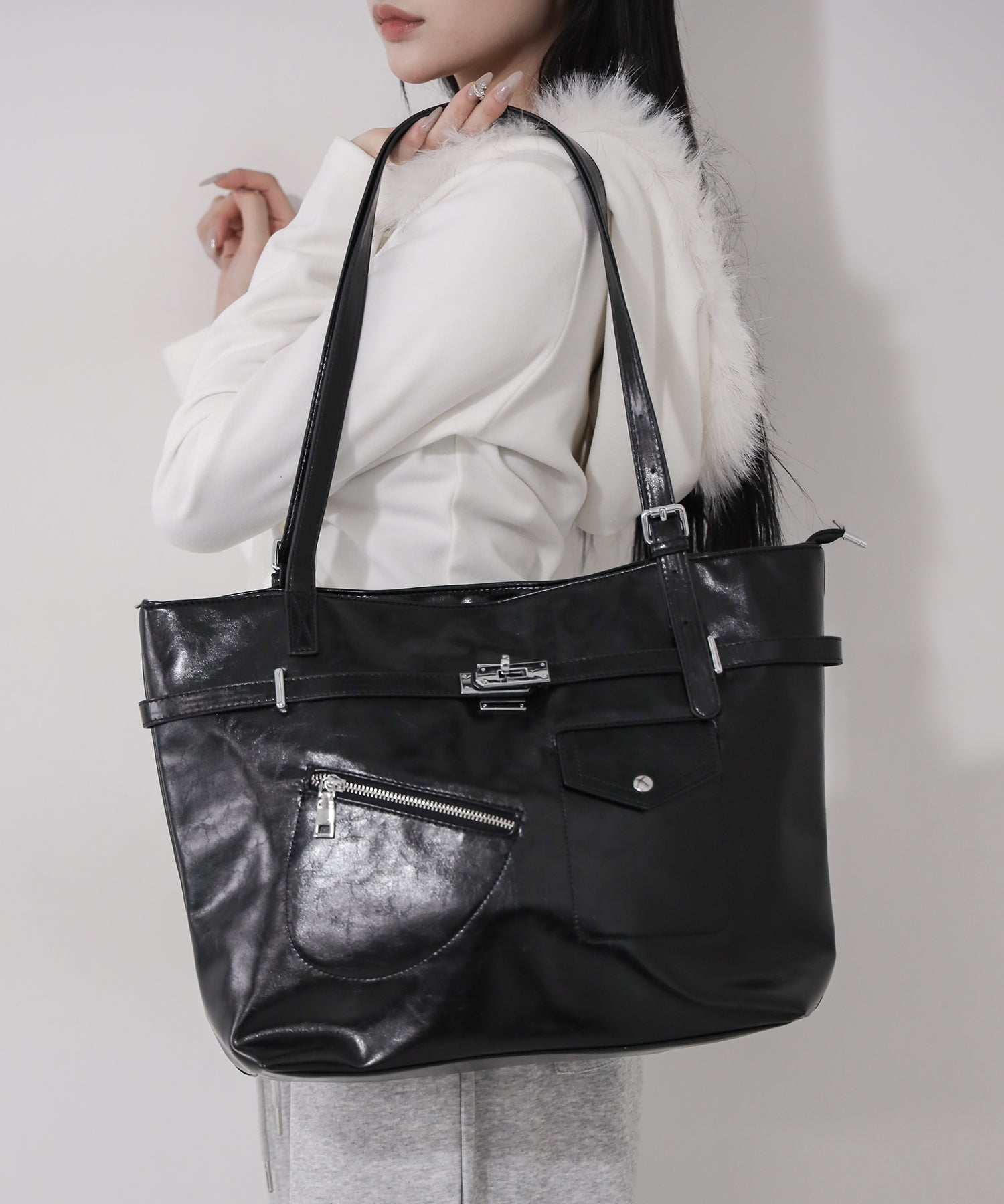 【 A4収納可 】デザインベルトフェイクレザースクエアトートバッグ / design belt fake leather square tote bag