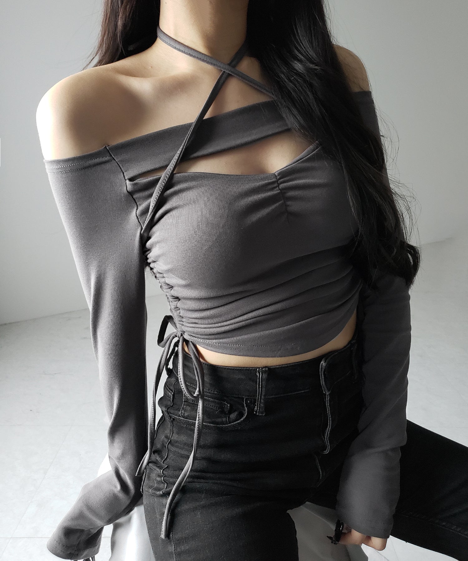 【 新色ピンク追加! / 2WAY 】クロスストラップリボンカットアウトオフショルトップス / cross strap ribbon cutout offshoulder tops
