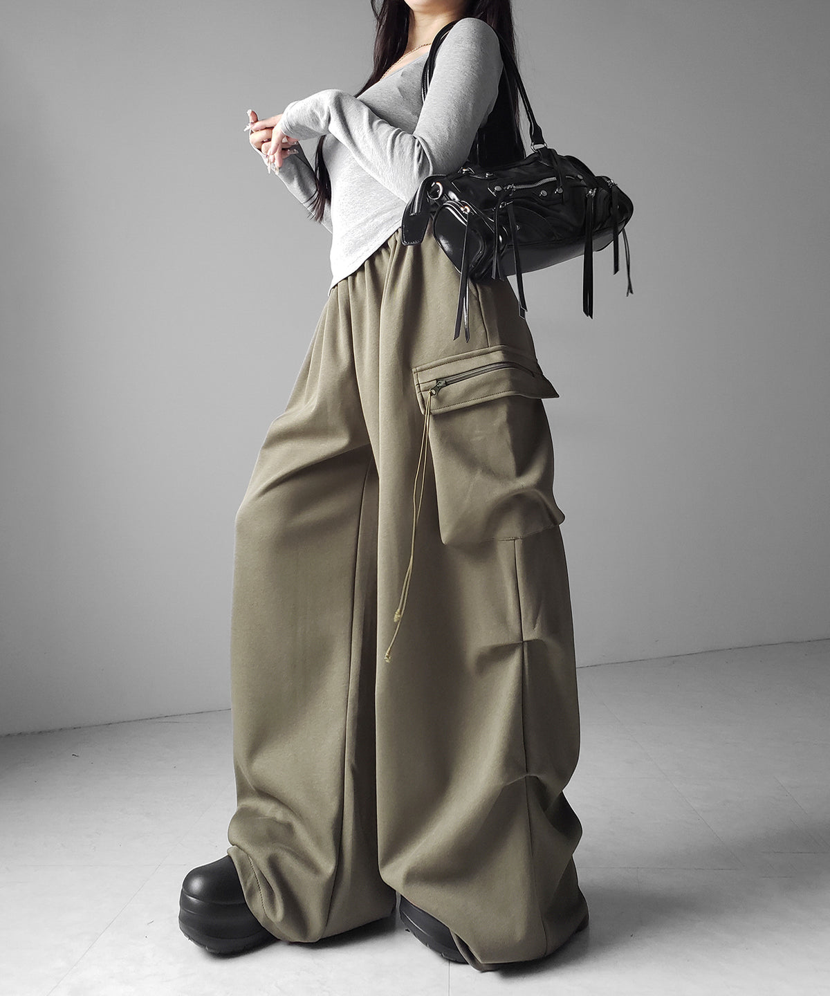 【 裾絞り可能2WAY 】ドローコードタックワイドカーゴスウェットパンツ / drawcord tuck wide cargo sweatpants