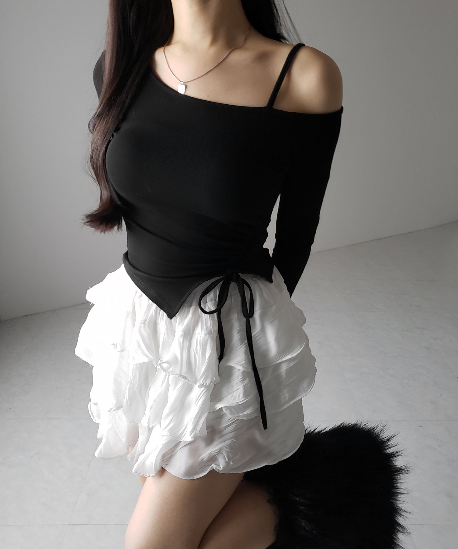 【 裏起毛 / カップ付 】サイドシャーリングリボンワンショルトップス / side shirring ribbon one shoulder tops