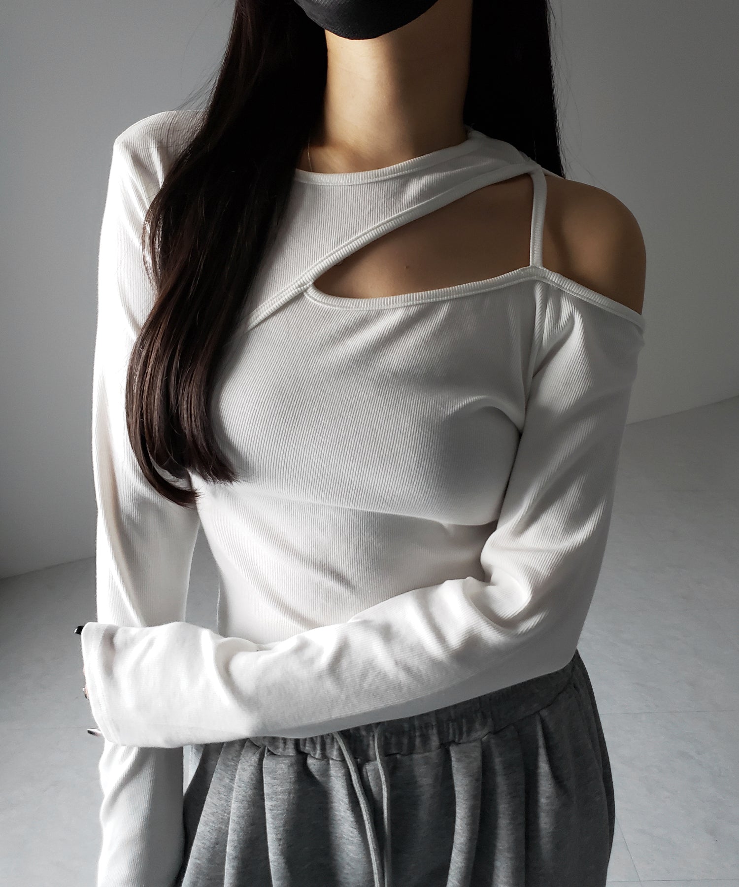 ショルダーカットアウトストラップリブトップス / shoulder cutout strap lib tops