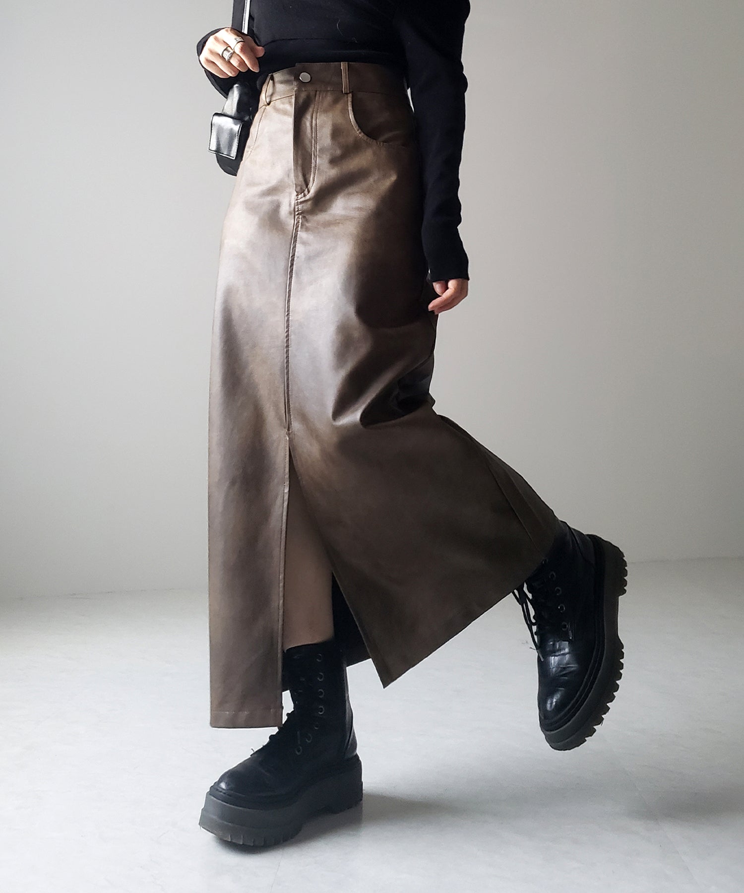 【 3color / 3size 】フロントスリットヴィンテージフェイクレザースカート