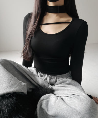 【 裏起毛 】チョーカーナナメストラップシャーリングトップス / choker naname strap shirring tops
