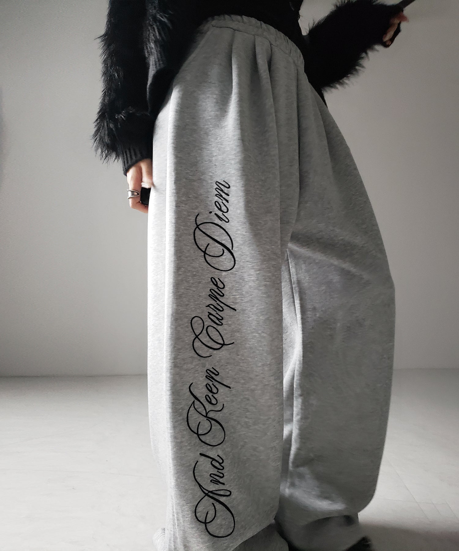 レタリングロゴ刺繍ワイドスウェットパンツ / lettering logo embroidery wide sweatpants