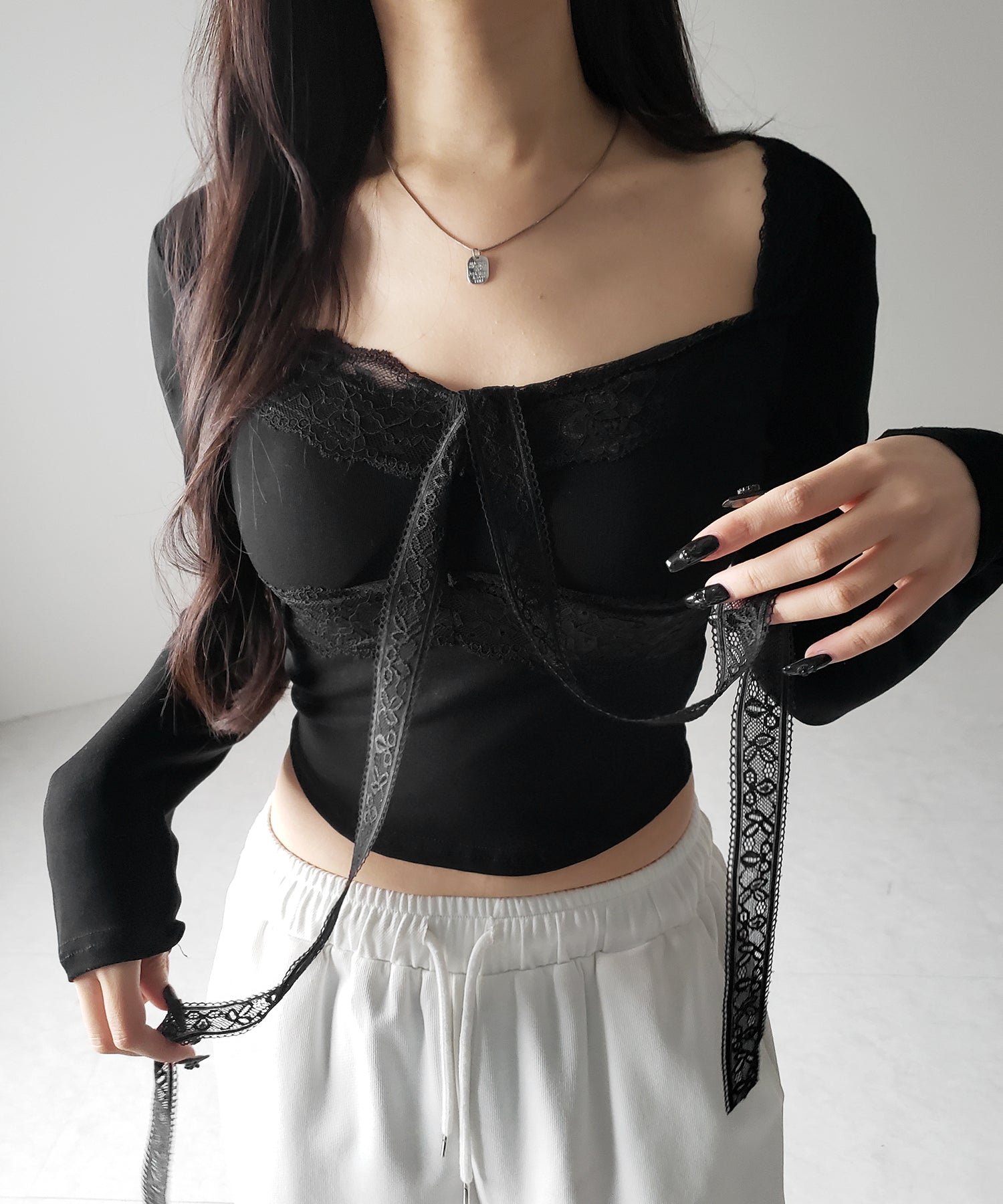【 2color / 2WAY 】クロスネックレースリボンスクエアカットソートップス / cross neck lace ribbon square cutsaw tops