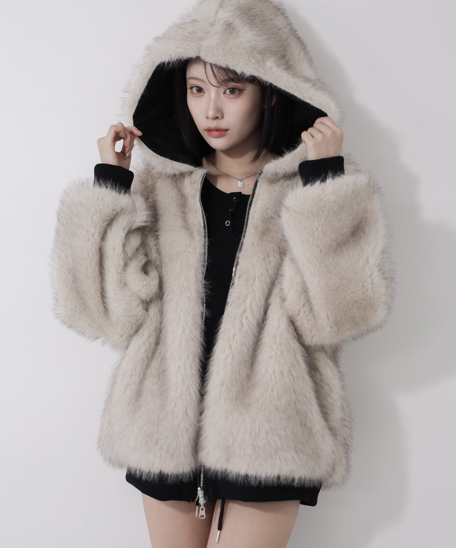 【 リバーシブル2WAY】ビッグフーディボリュームフェイクファーブルゾン / Reversible big hoodie volume fake fur blouson