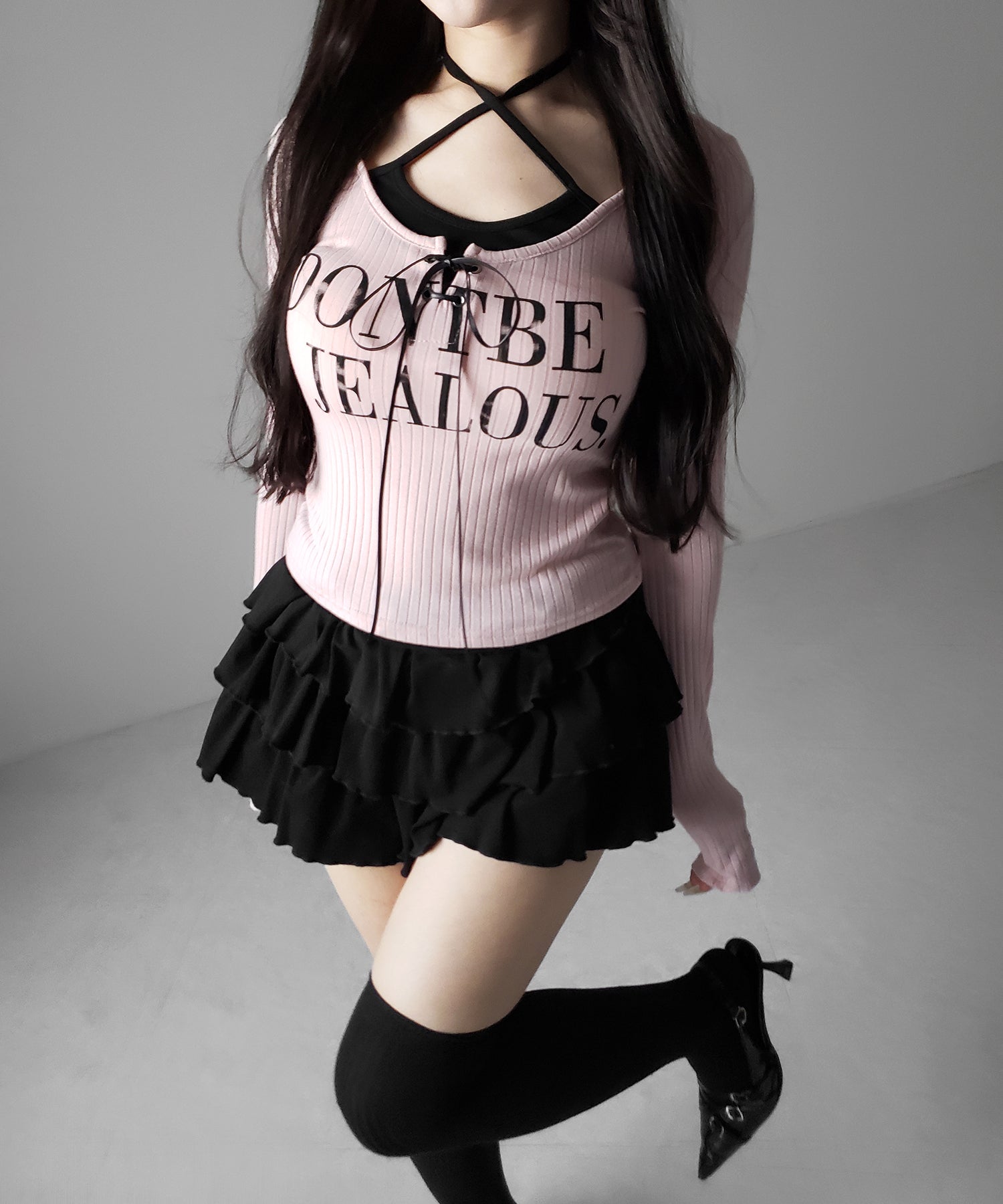 【 クロスネックにできる2WAY 】レースアップフェイクレイヤードロゴカットソートップス / laceup fake layered logo cutsew tops