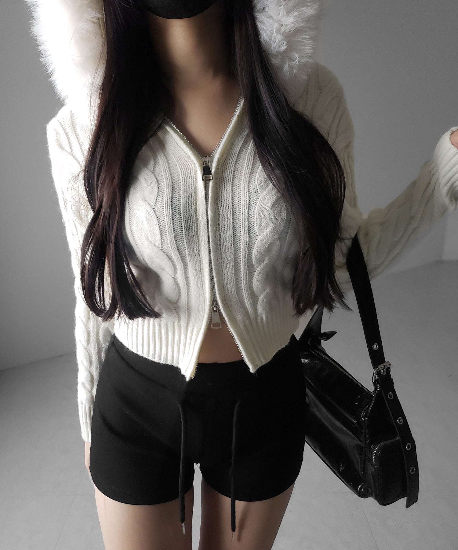 ファーフーディダブルジップショートニットパーカー / Fur hooded double zip short knit hoodie