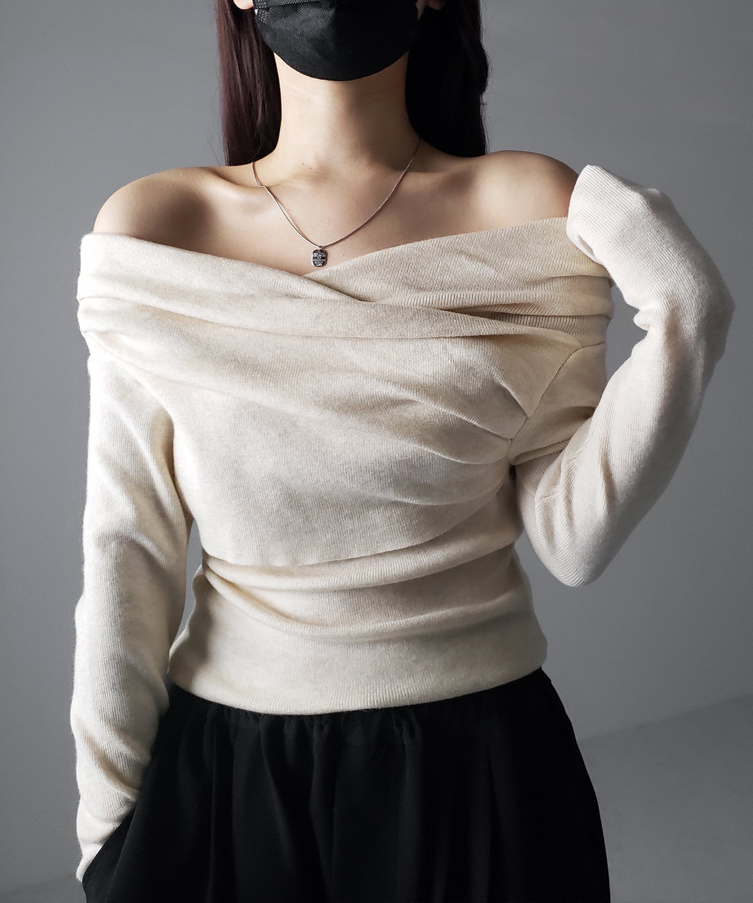 タックデザインドレープオフショルダーリブニット