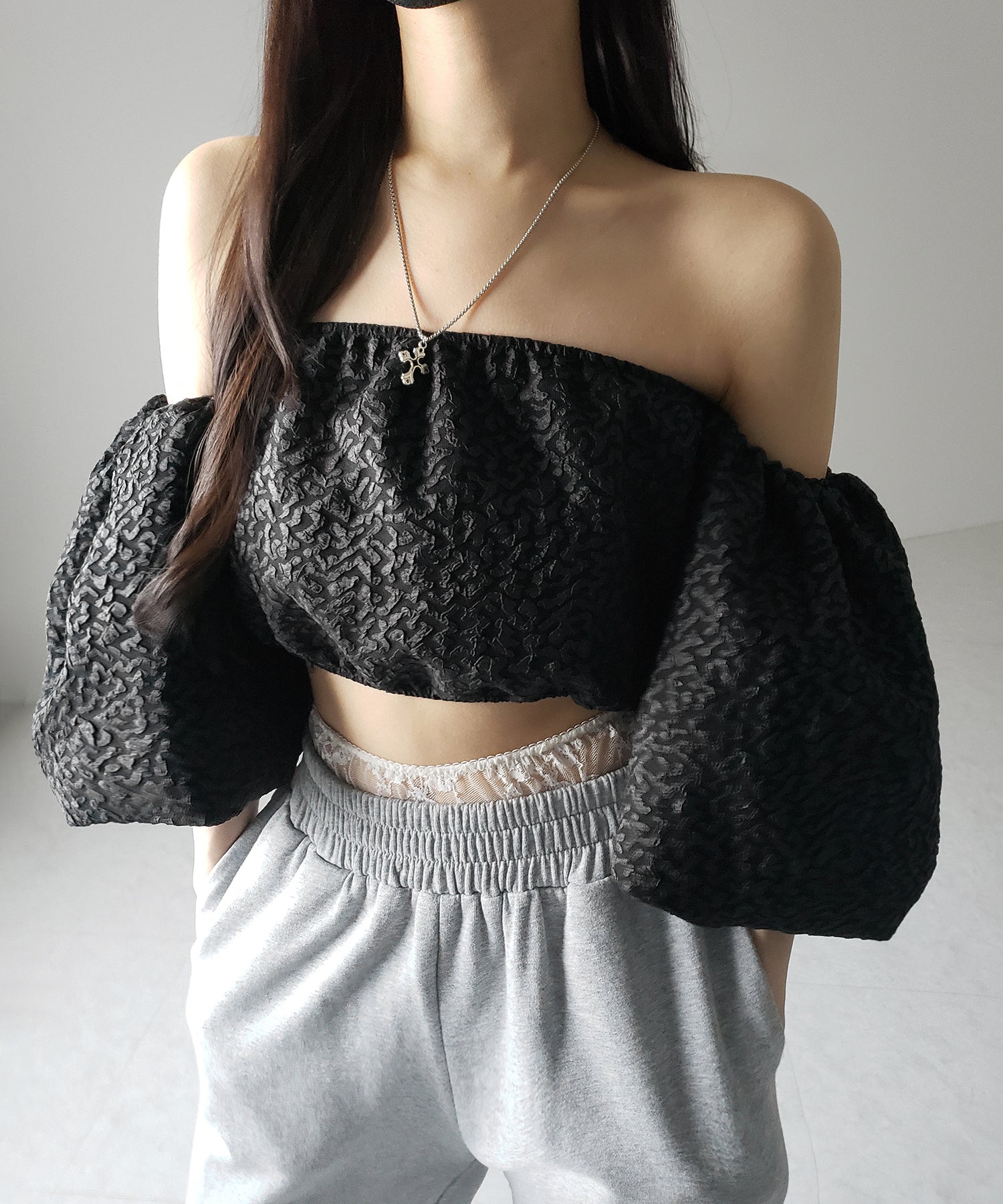 【 2color 】オフショルダーボリュームパフショートブラウス / off shoulder volume puff short blouse