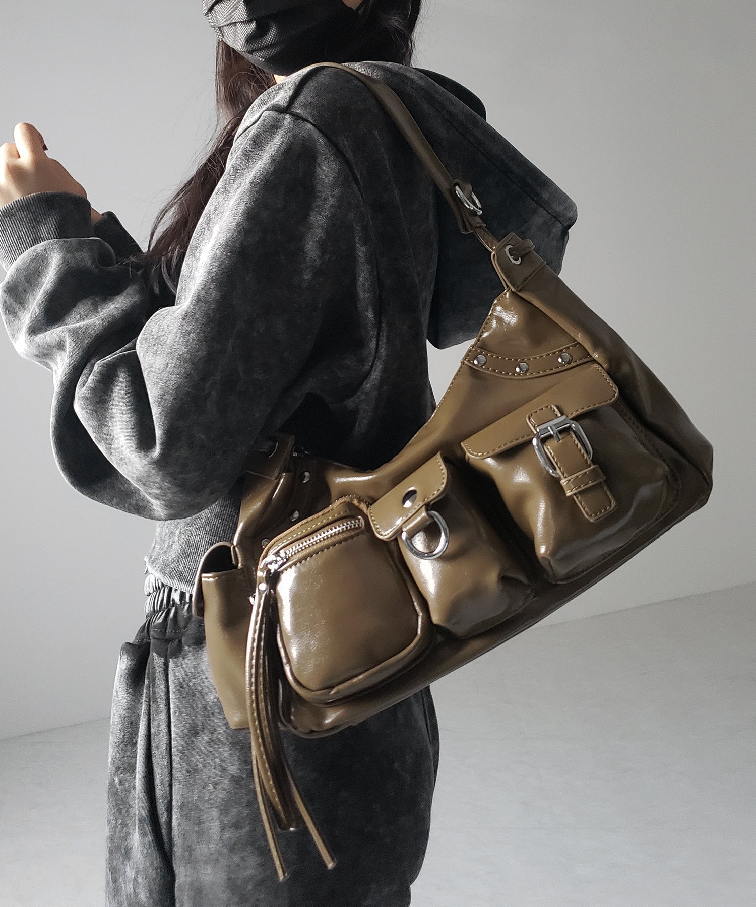 【 ショルダーにできる2WAY 】 4アウトポケットワンハンドルショルダーバッグ / 4 outpocket onehandle shoulder bag