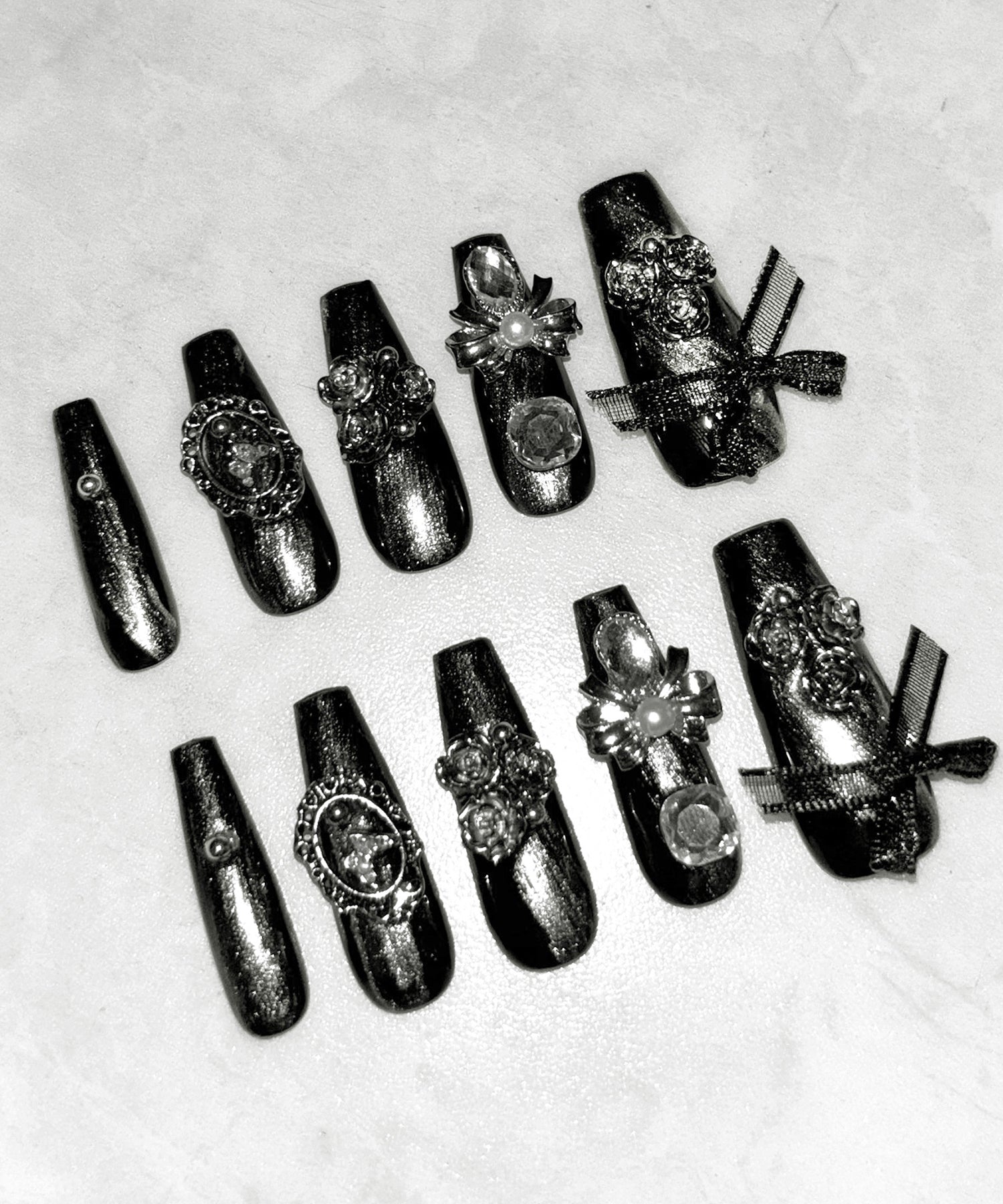 カメオリボンメタリックブラックロングネイルチップ / cameo ribbon metallic black long nail tips