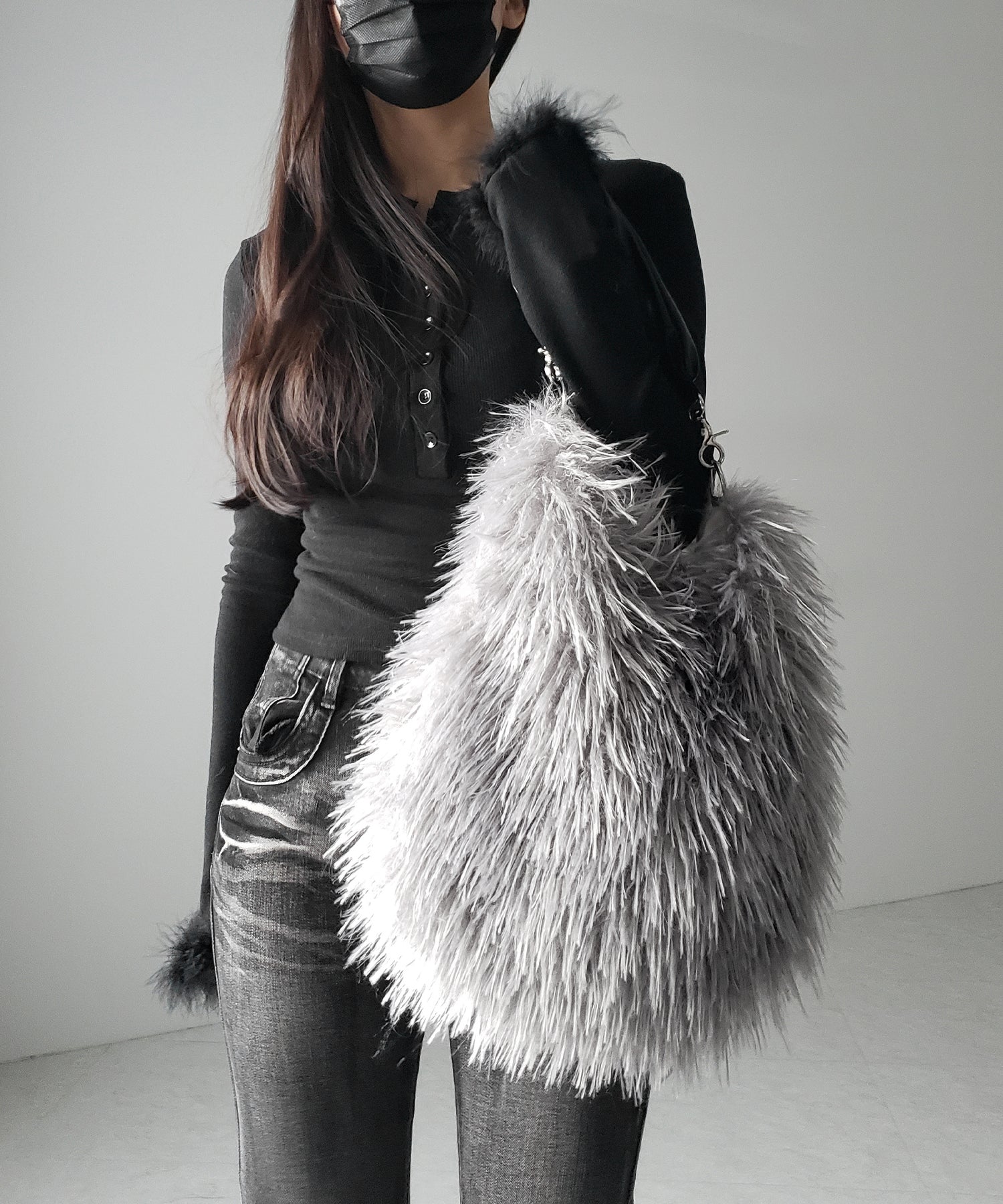 【 ショルダーストラップ付き2WAY 】バイカラーシャギーファーショルダーバッグ / bicolor shaggy fur shoulder bag