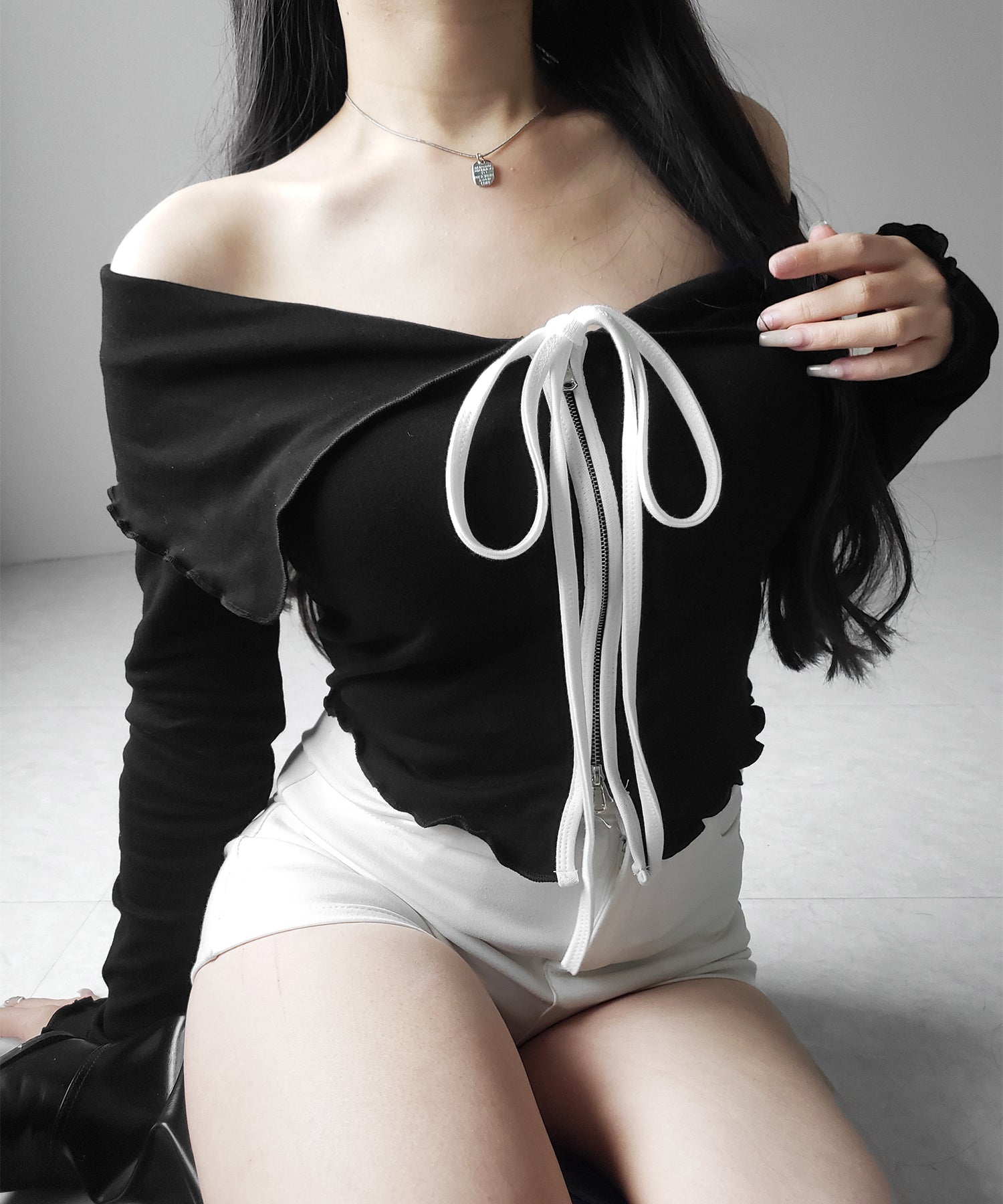 バイカラーリボンオフショルショートトップス / bicolor ribbon off shoulder short tops