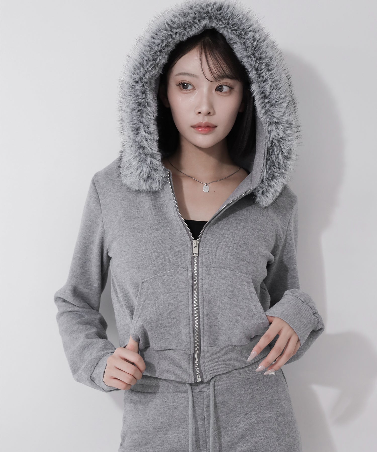 【 セットアップ 】ファーフードショートパーカー&スウェットフレアパンツ / Fur short hoodie & sweat flare pants SETUP