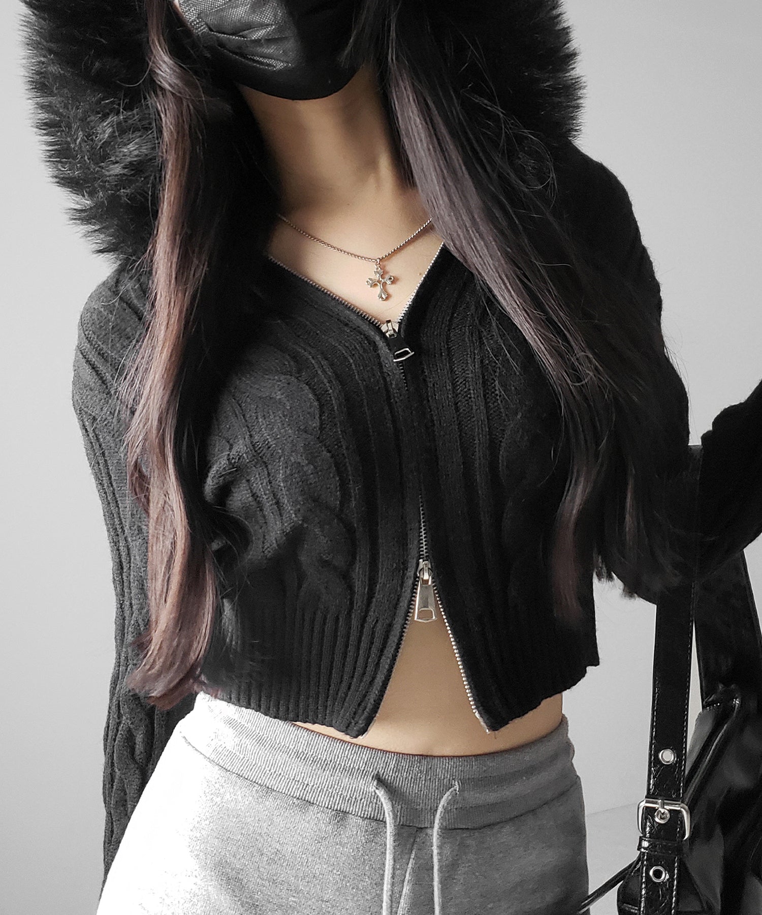 ファーフーディダブルジップショートニットパーカー / Fur hooded double zip short knit hoodie