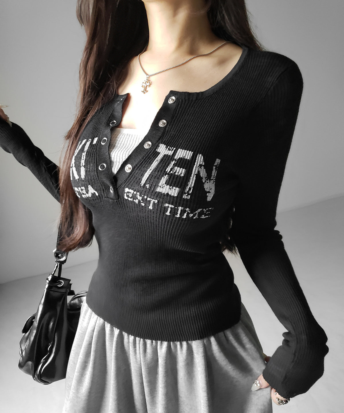 ヘンリーネックフェイクレイヤードロゴ長袖シアーニットトップス / henly neck fake layered logo longsleeve sheer rib knit tops