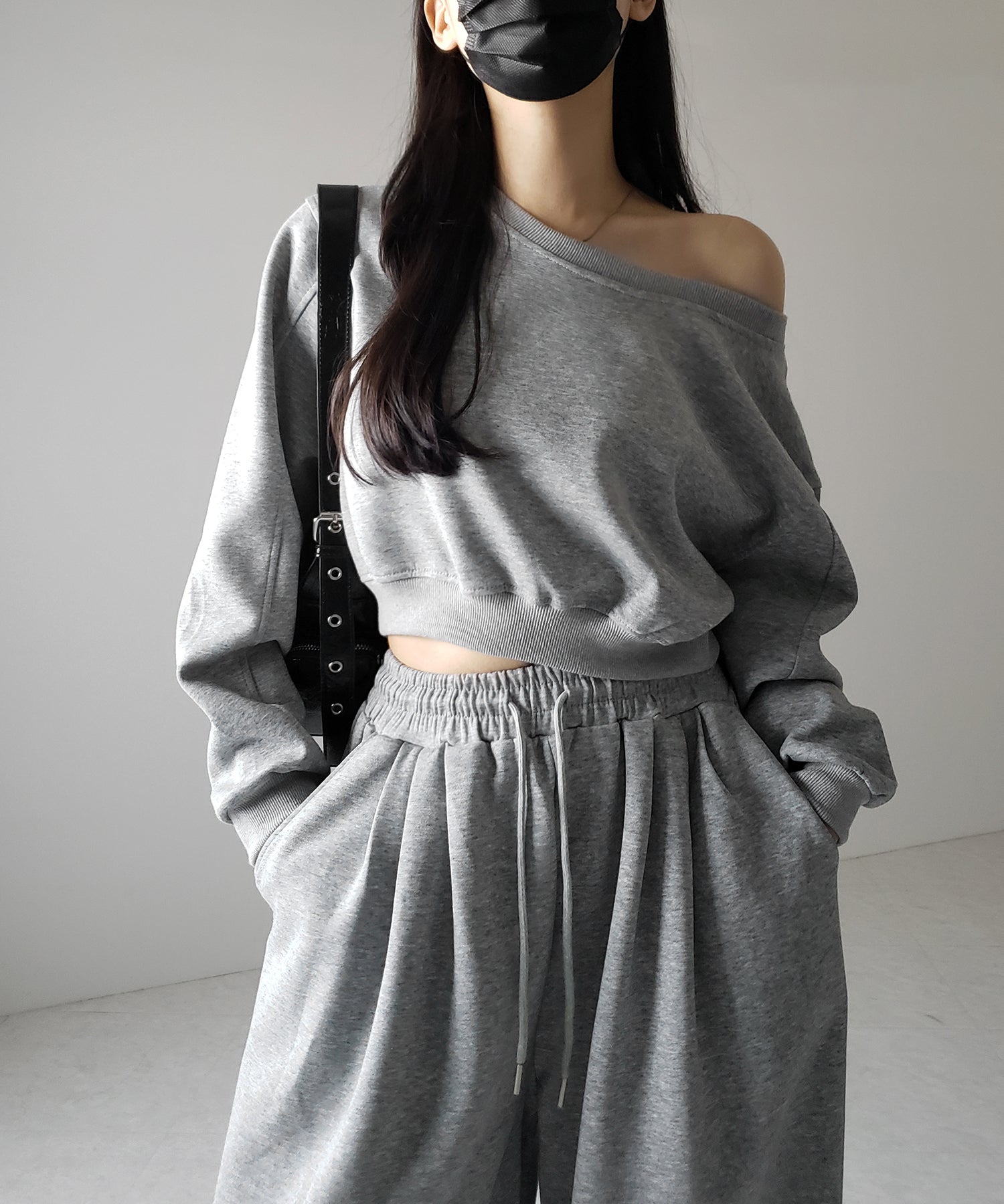 【 セットアップ 】ワンショルダーショートスウェットトップス + タックワイドパンツ SET / off shoulder short sweat tops & tack wide pants SET