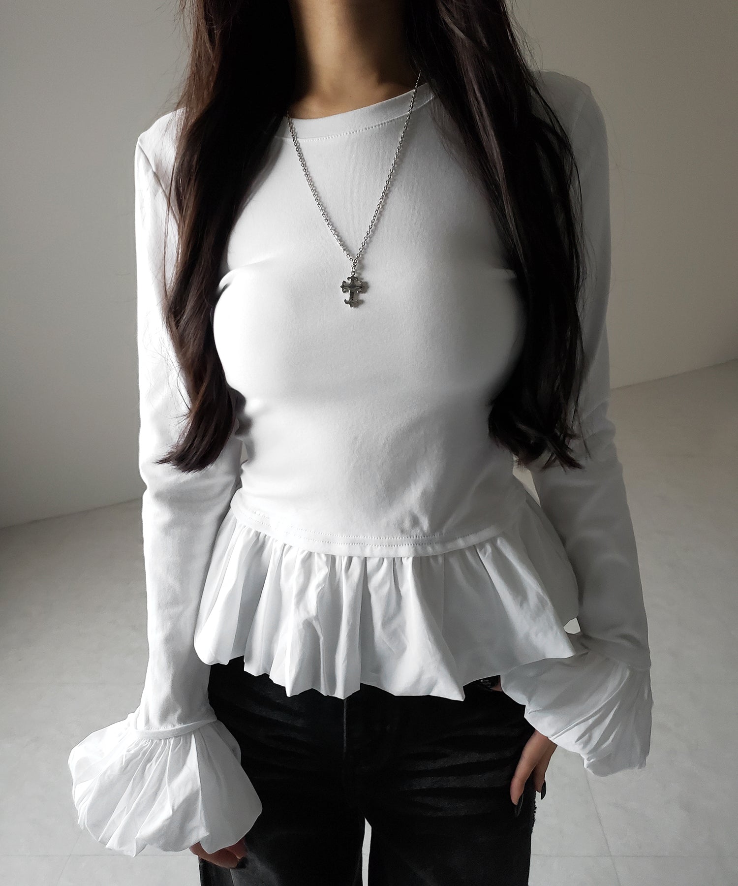 【 2color 】裾バルーンフリルカットソートップス / hem balloon frill cutsew tops