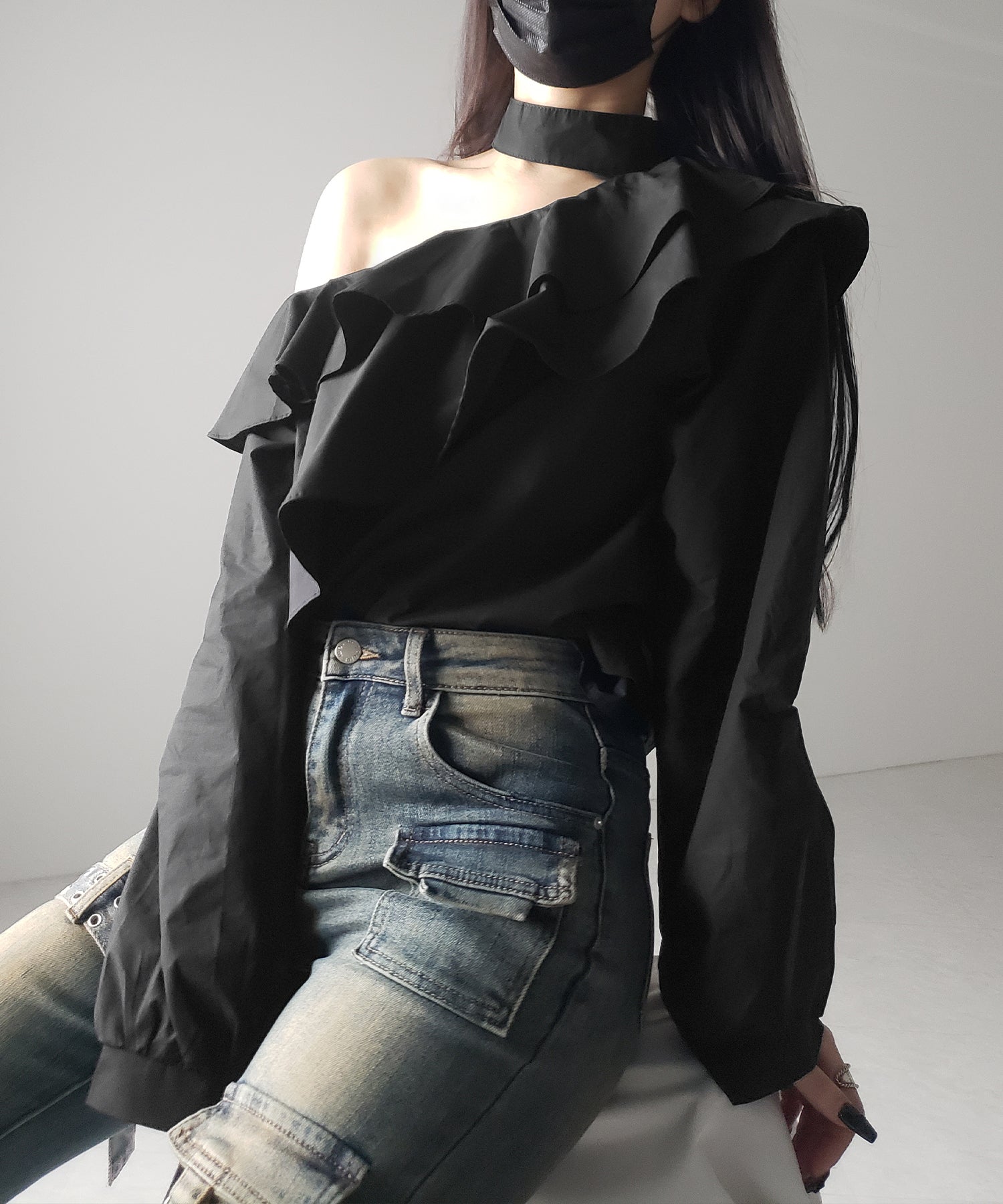 【 2color 】チョーカーフリルワンショルダーブラウス / choker frill one shoulder blouse