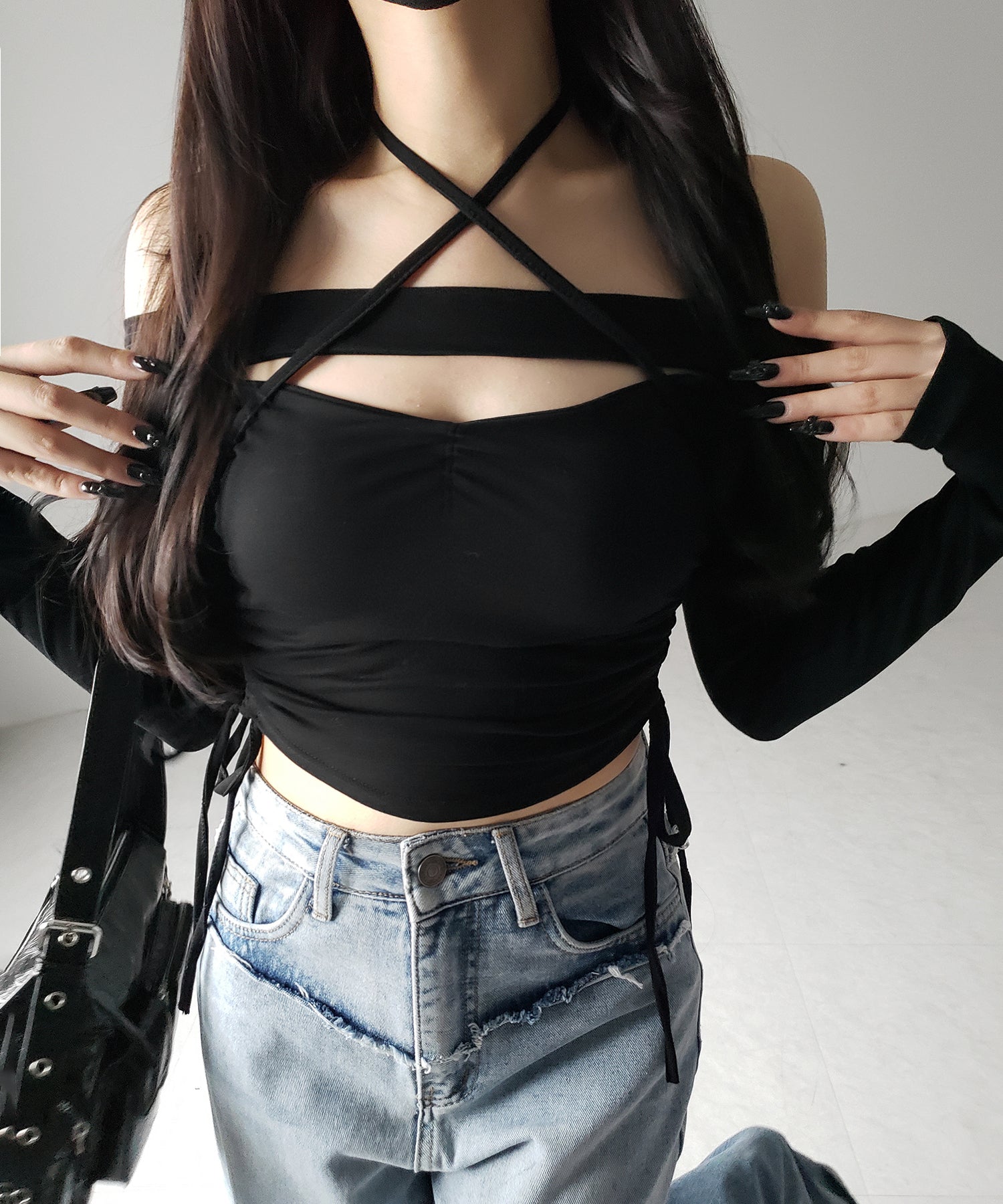 【 新色ピンク追加! / 2WAY 】クロスストラップリボンカットアウトオフショルトップス / cross strap ribbon cutout offshoulder tops