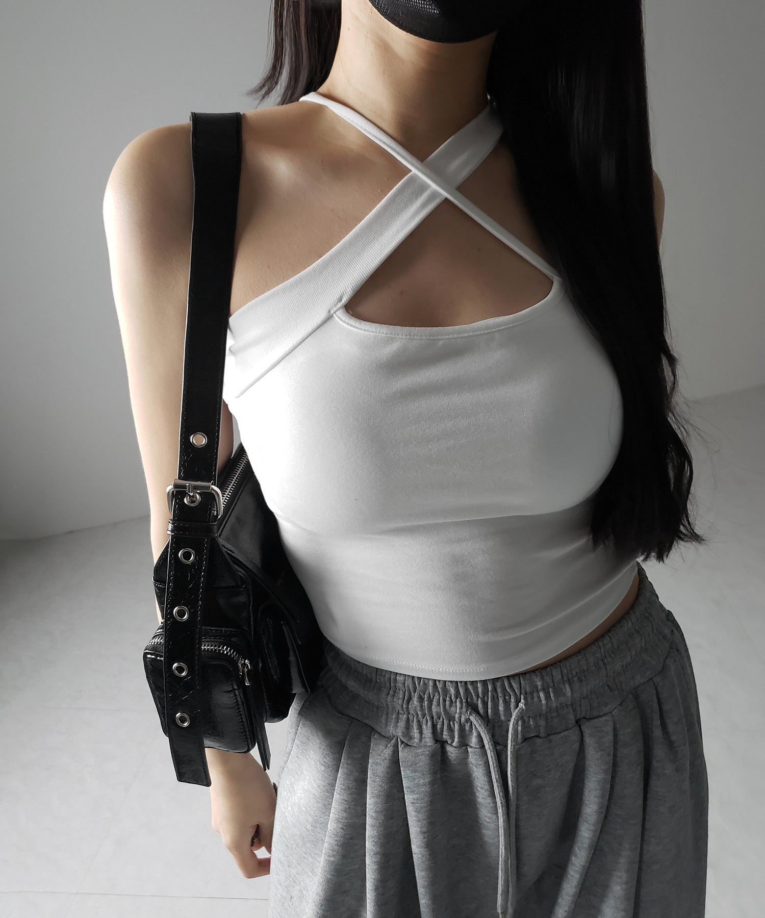 【 3color / カップ付 】クロスネックカットアウトキャミソール / cross neck cutout camisole