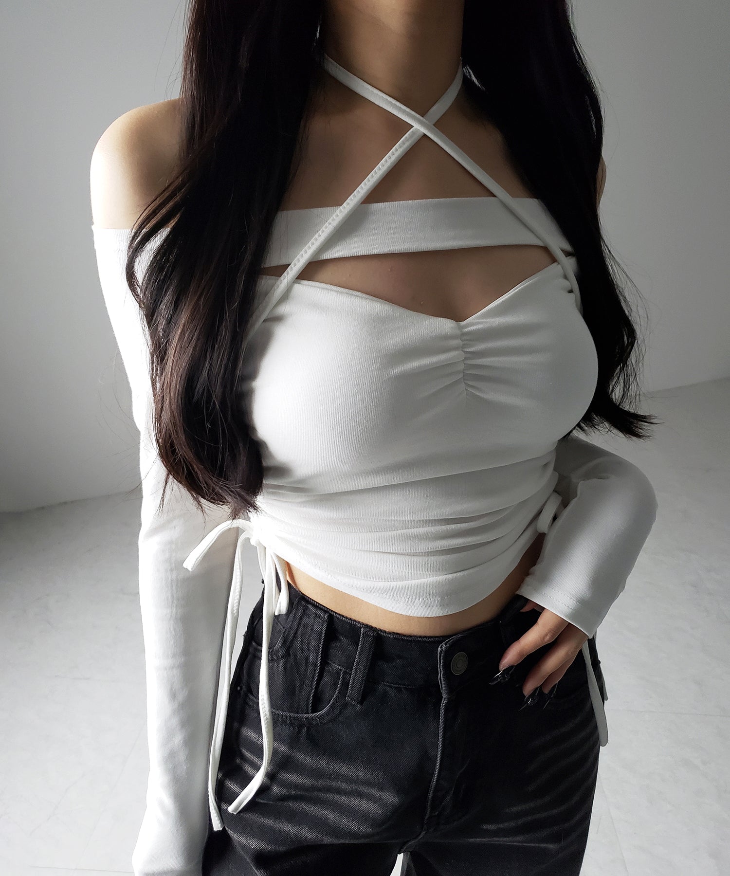【 新色ピンク追加! / 2WAY 】クロスストラップリボンカットアウトオフショルトップス / cross strap ribbon cutout offshoulder tops