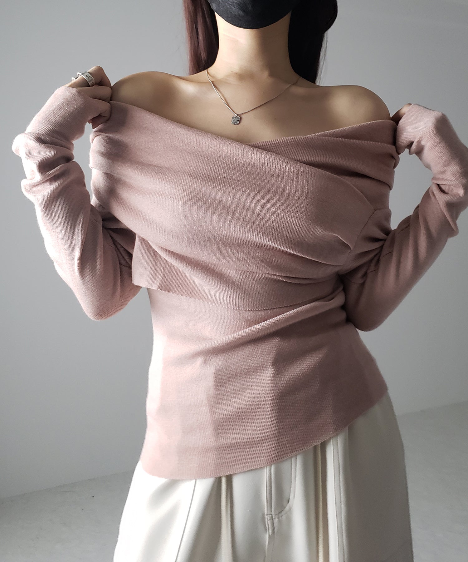 タックデザインドレープオフショルダーリブニット